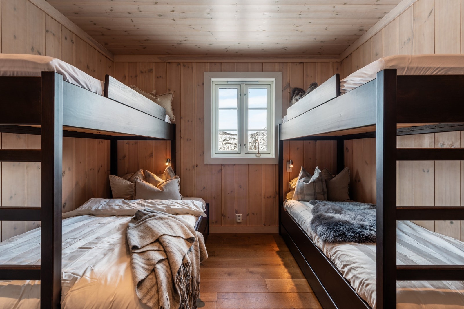 Soverom 2 med familiekøye og køyeseng Galleribilde