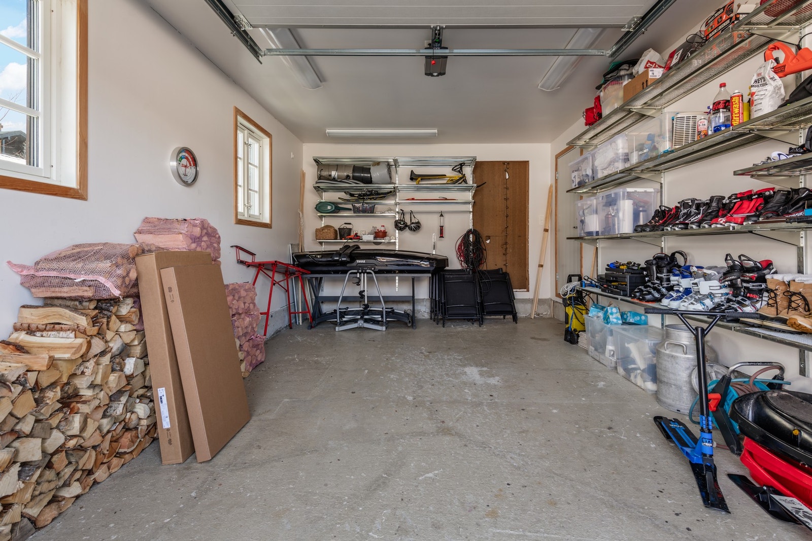 Garasjerom med adkomst til vaskerom. Galleribilde