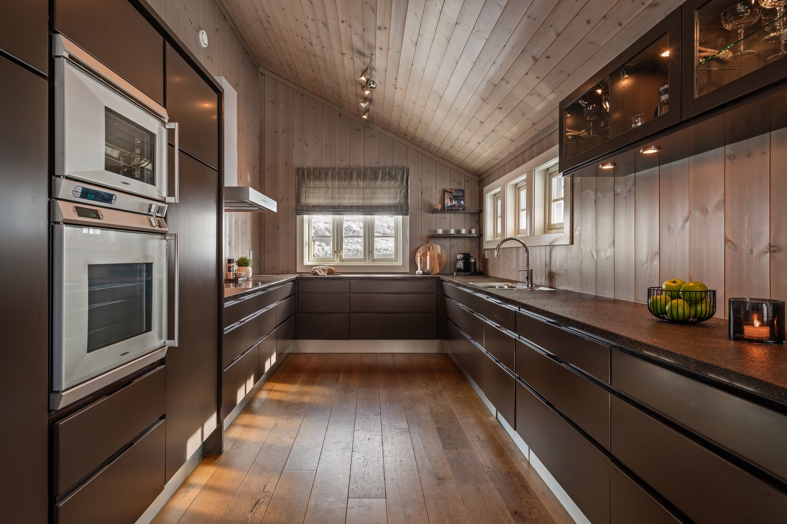 Mye benk- og skapplass. Galleribilde