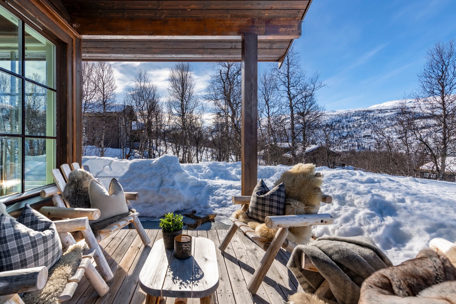 Overbygget terrasse, og videre til terreng. Galleribilde
