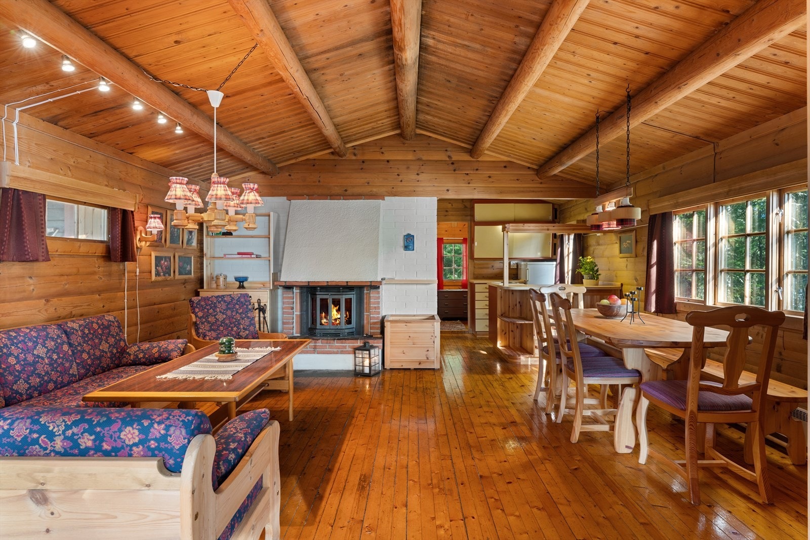 Her vil man kunne få en tradisjonell og flott hytte med god plass til sittegruppe og en sofagruppe. Galleribilde