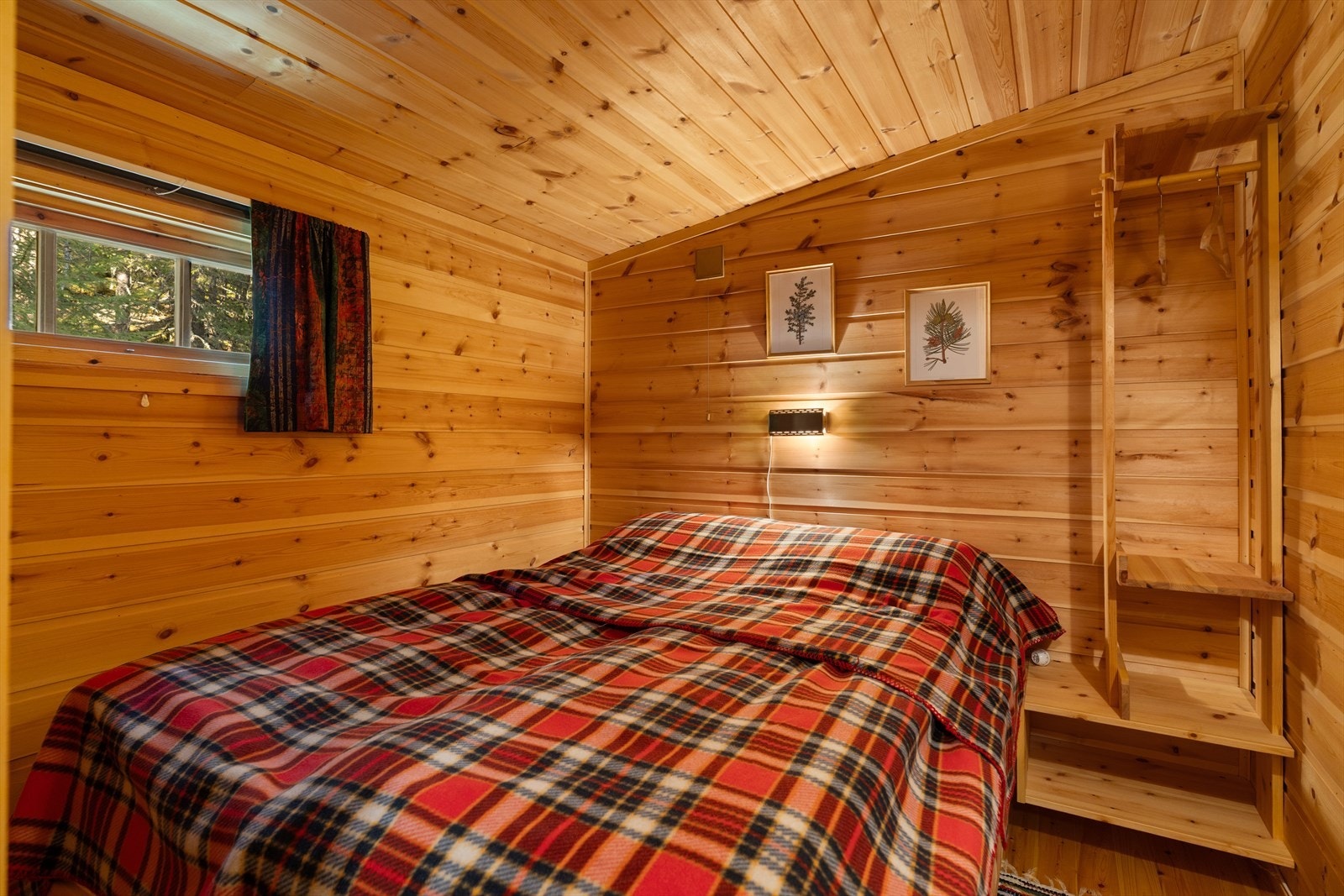 Det er to soverom på henholdsvis 5 og 5,8 kvm. Galleribilde