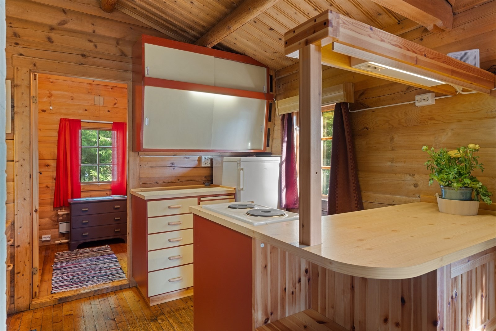 Her har man også et enkelt, men også et veldig funksjonelt kjøkken. Galleribilde