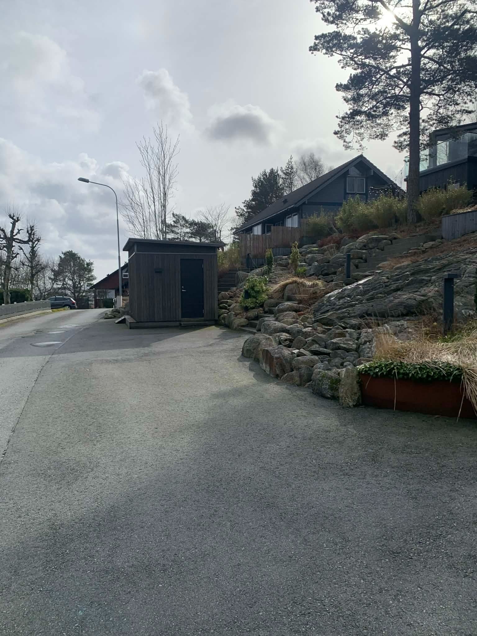 Mulighet for parkering samt delt bodplass. Galleribilde