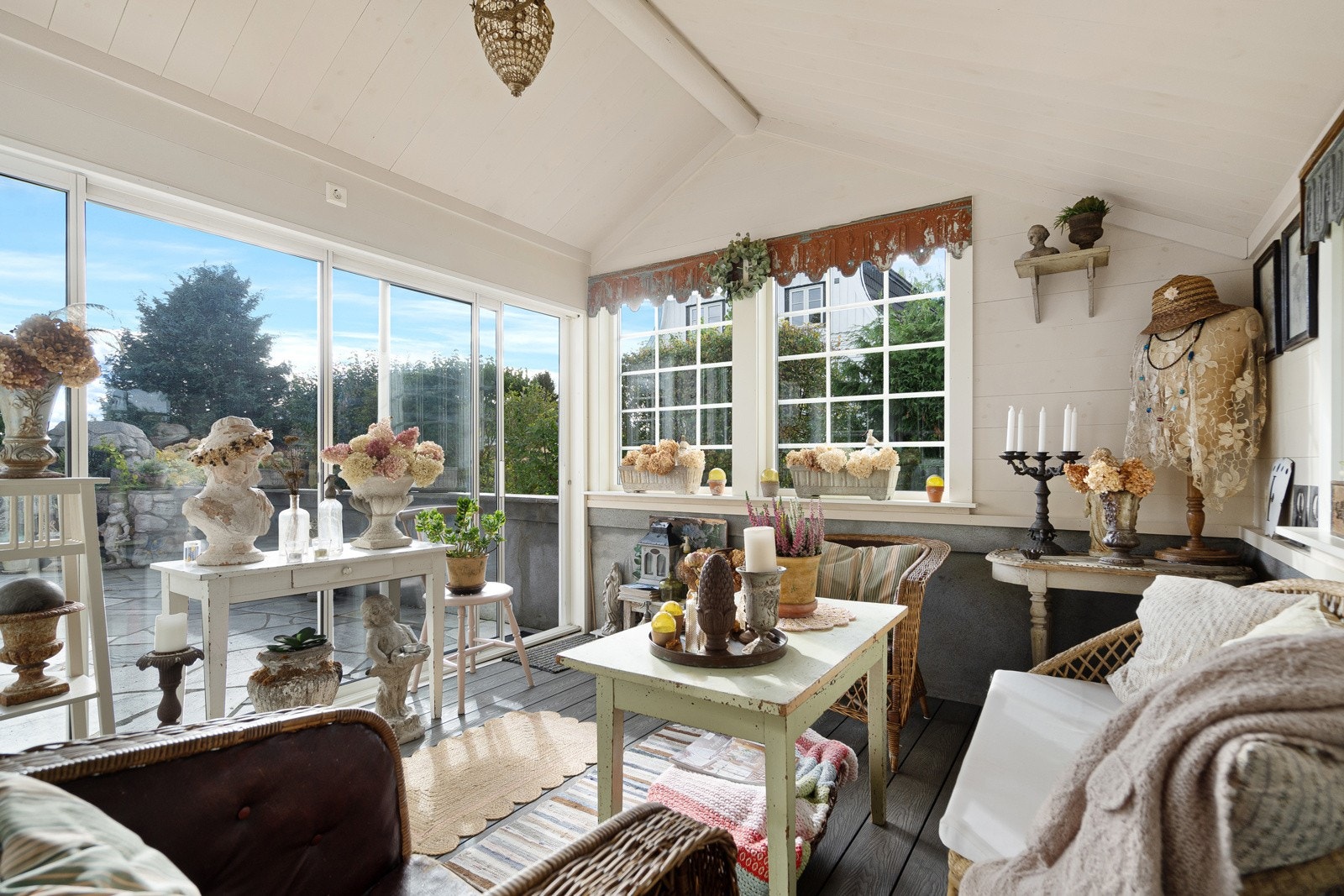 Utestue med skyvedører gir mulighet for lange og koselige kvelder Galleribilde