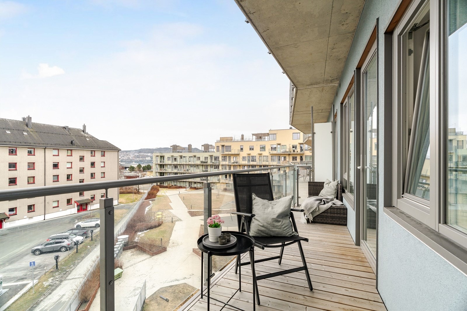 Leiligheten har en særdeles god beliggenhet i Triangelet. Her får du en fin balkong med gode solforhold. Galleribilde