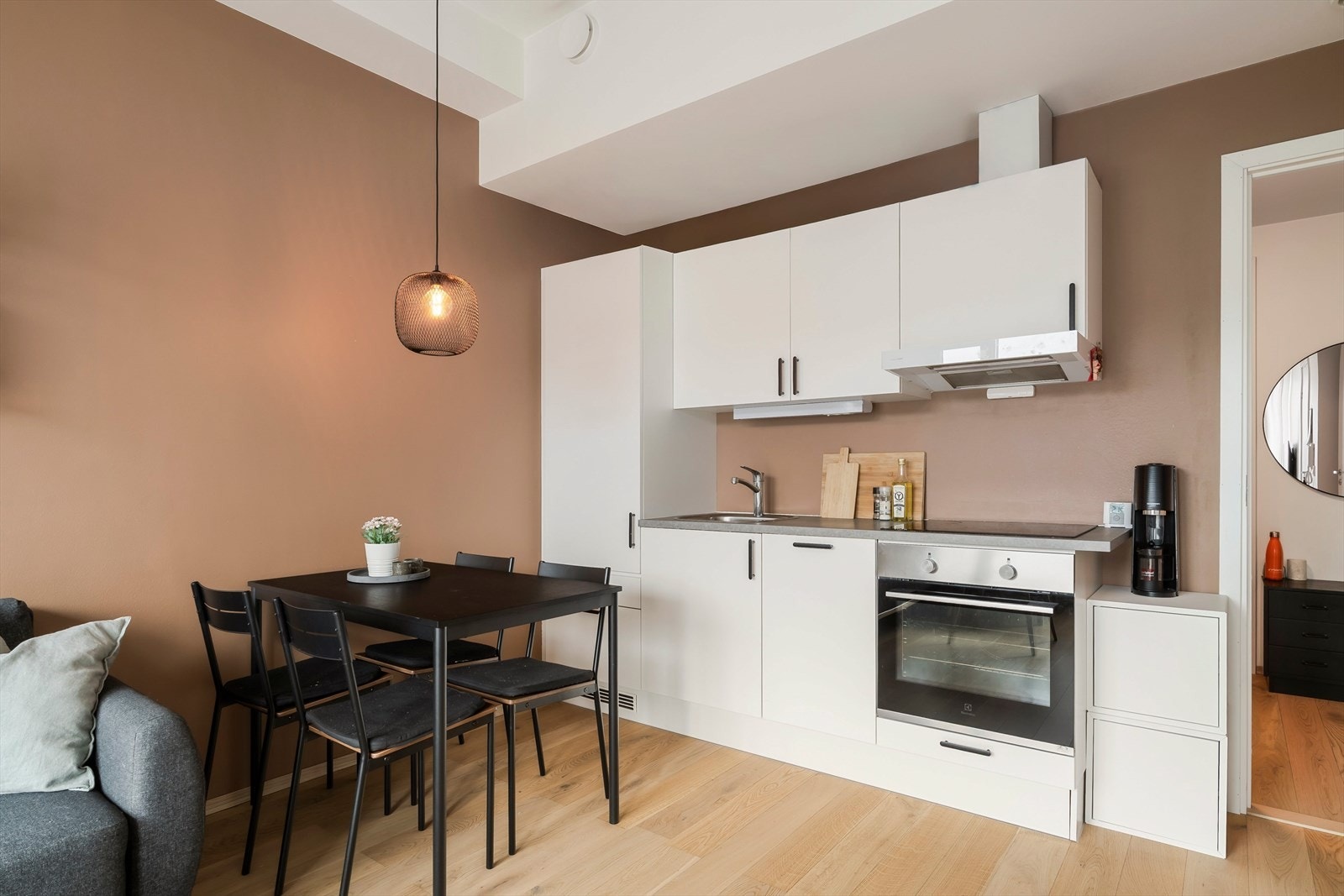 Perfekt leilighet for deg som ønsker en lettvint hverdag. Lave felleskostnader som inkluderer "alt". Galleribilde