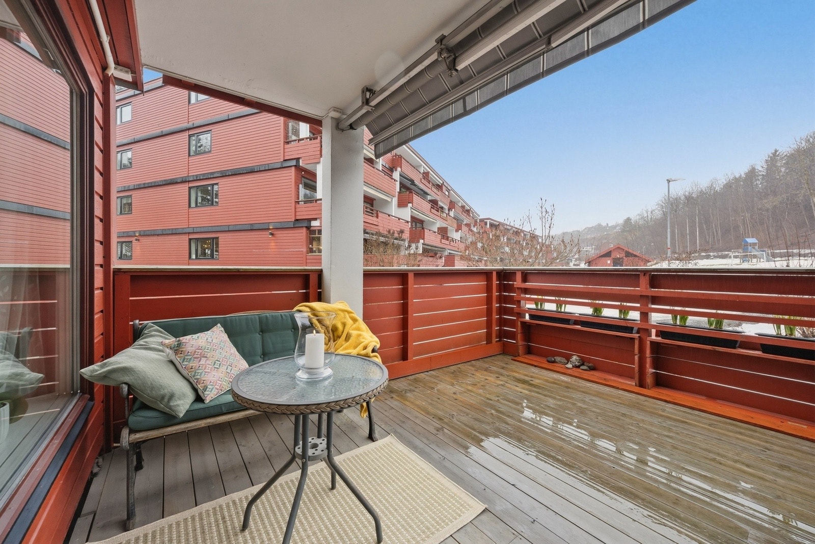 Koselig terrasse med markise. Galleribilde