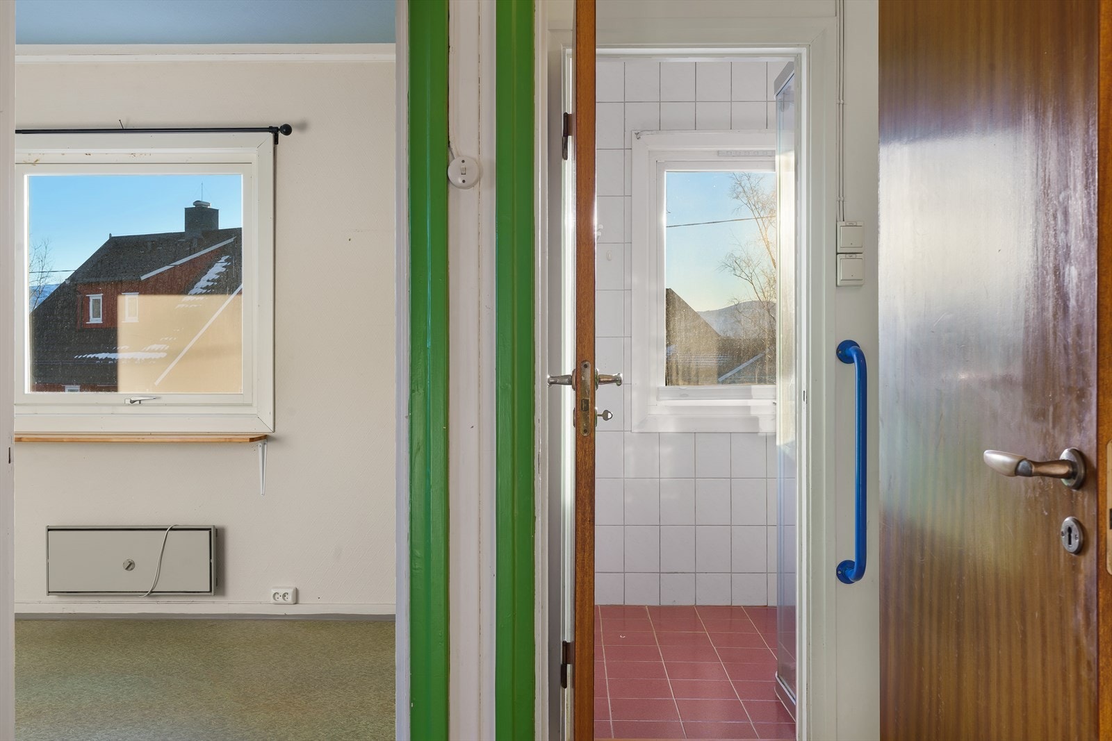 Etasjen har også et flislagt baderom med varme i gulvet. Galleribilde