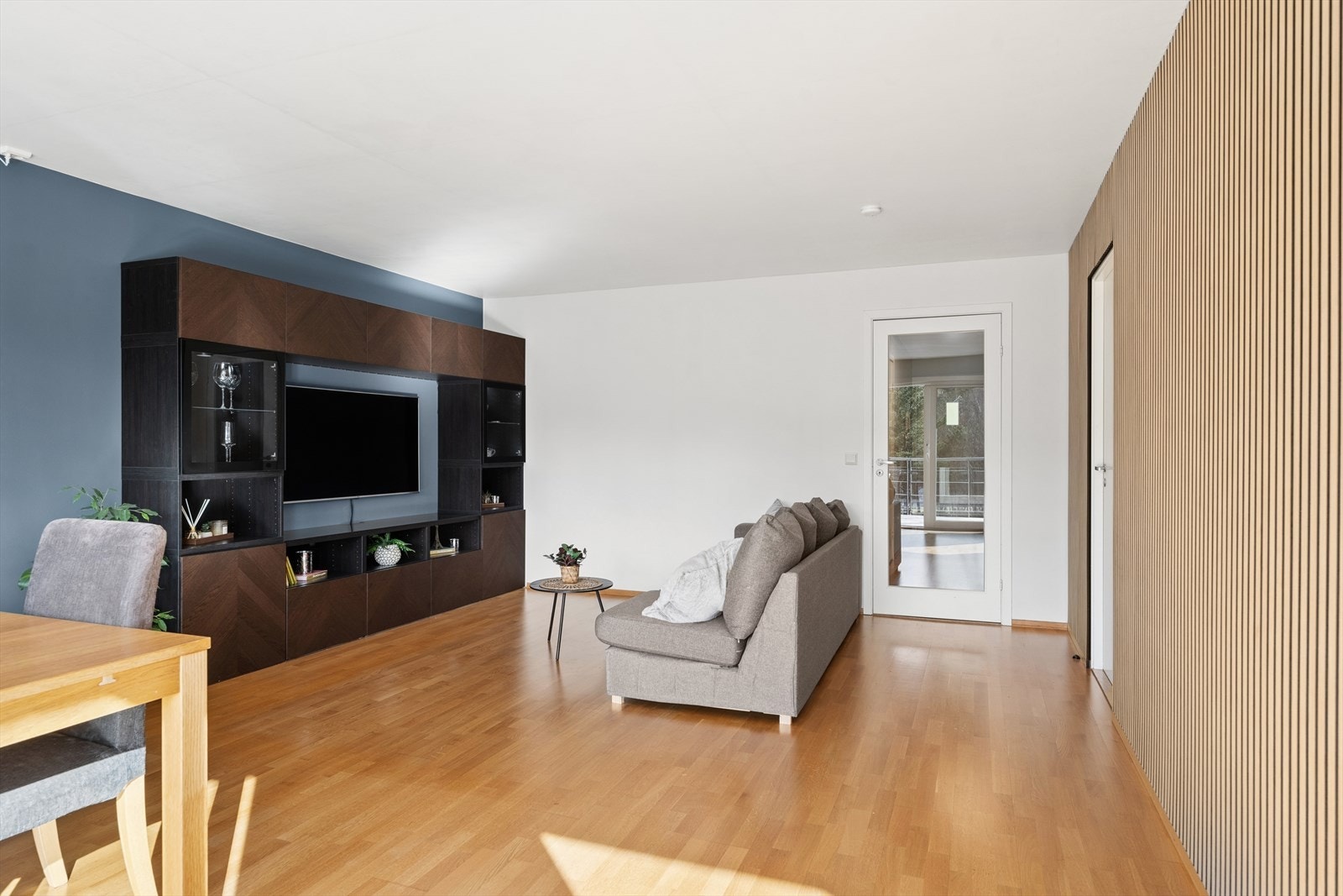 Leiligheten har lave, månedlige felleskostnader hvor blant annet grunnpakke tv og internett er inkludert. Galleribilde