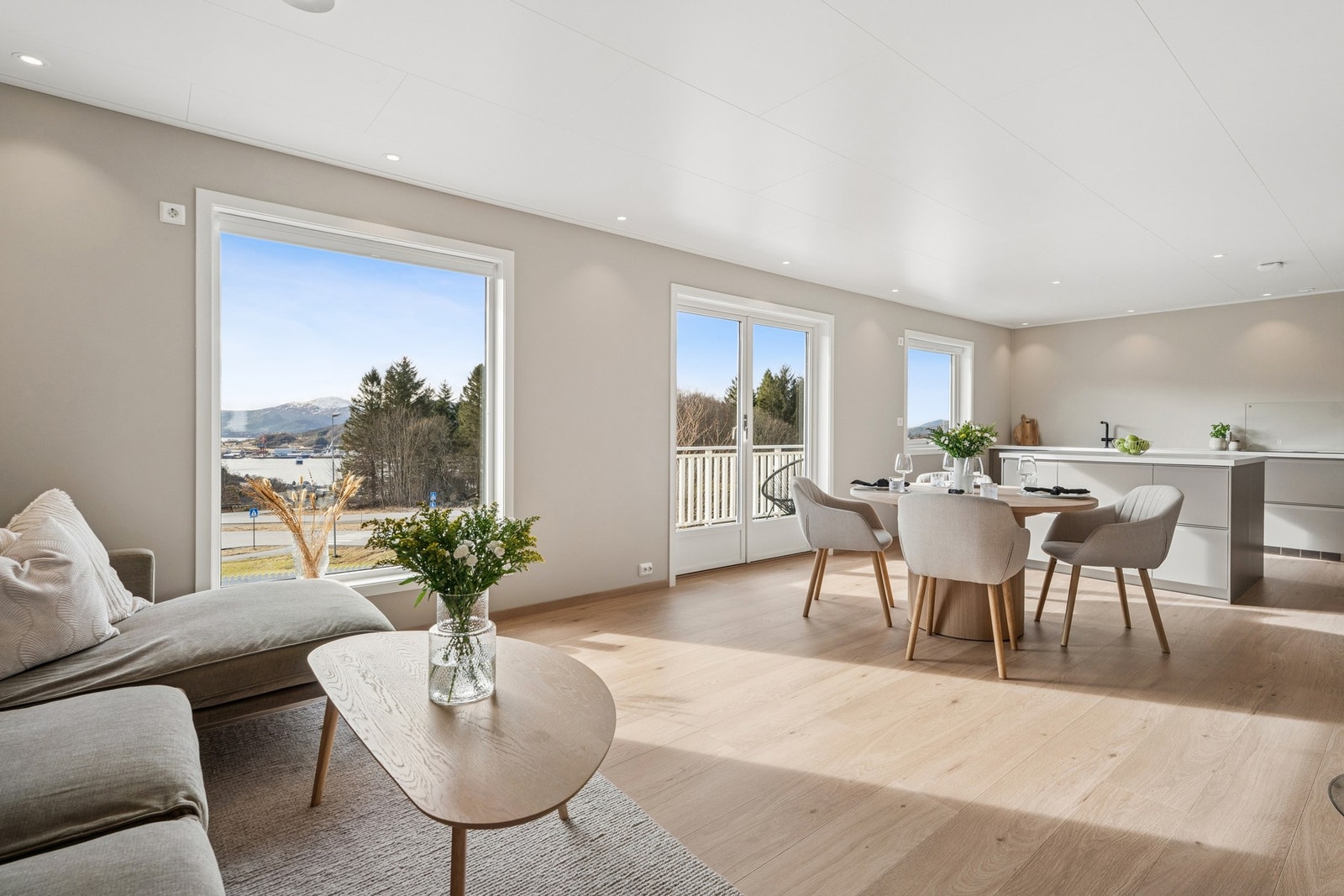 EiendomsMegler1 v/Henriette Johnsen har gleden av å presentere Hovsetlia 12. Foto: Svein Olav Humberset v/EFKT Galleribilde