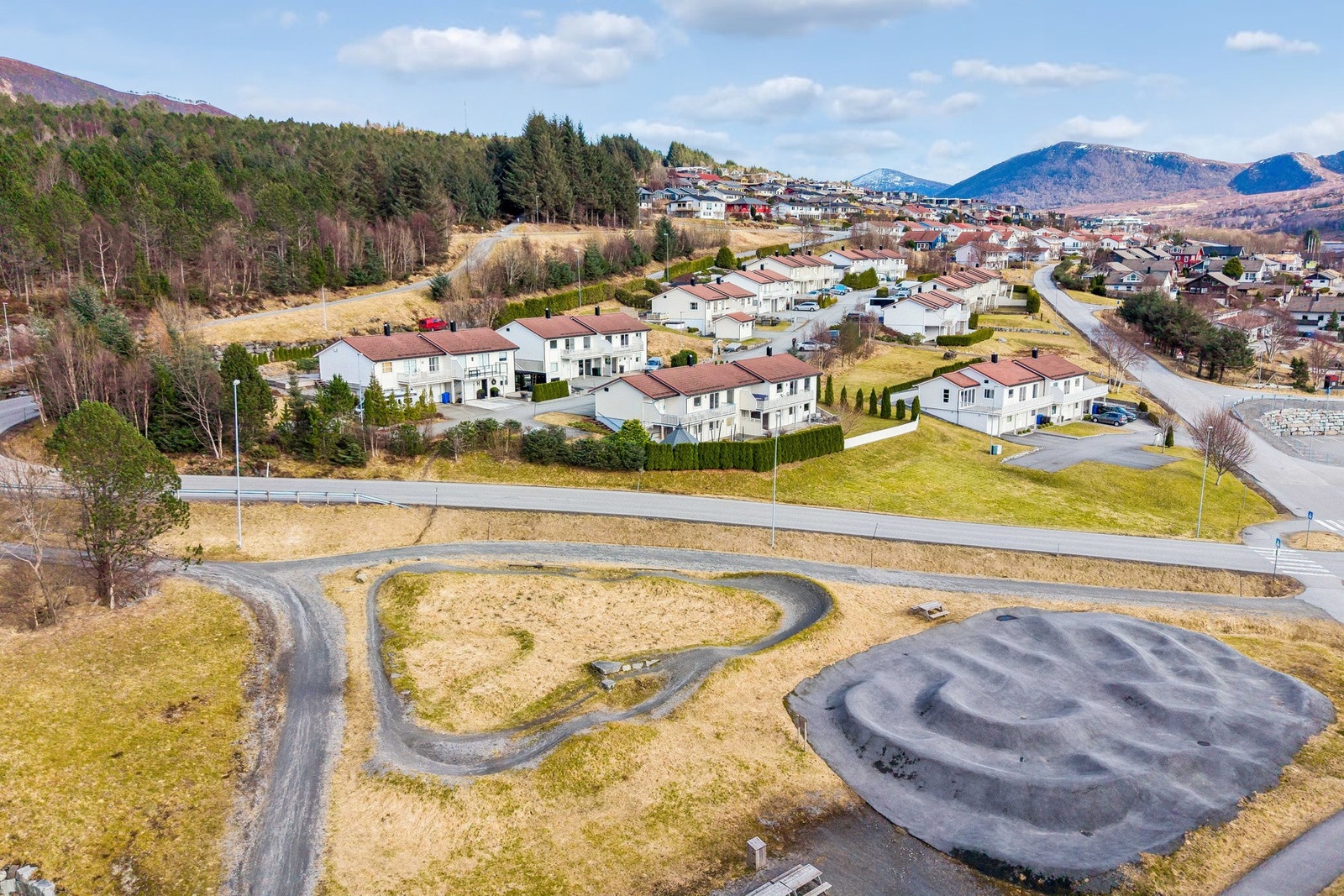 For dere som har barn(eller barnebarn) ligger den kjekke sykkelparken rett ved, lettere får du det ikke. Og selvfølgelig ViTo som også ligger noen minutters gange fra boligen. Galleribilde