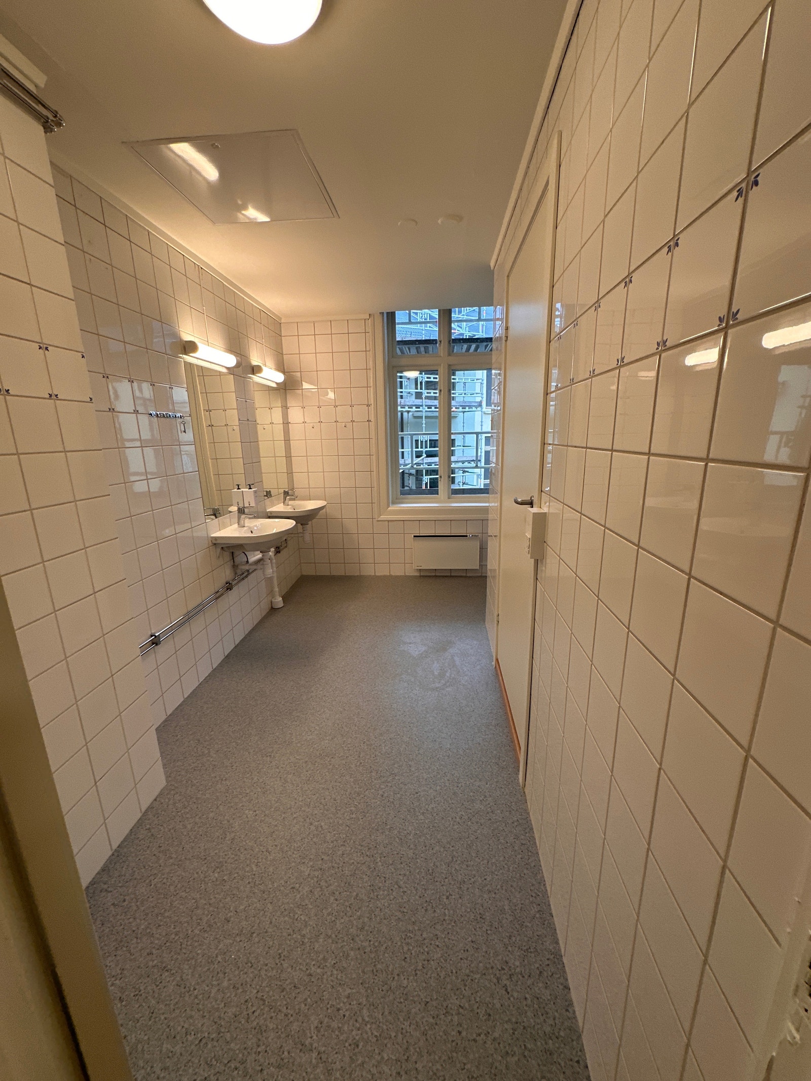 Fellesbad med både WC og dusj Galleribilde