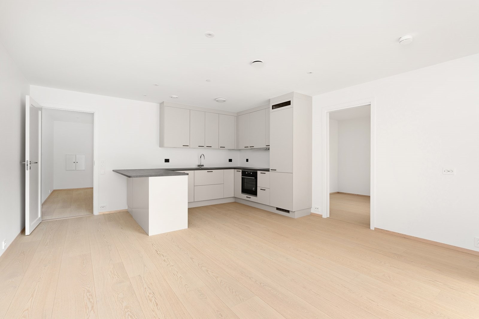 Her er det god plass til både spisestue og sofakrok Galleribilde