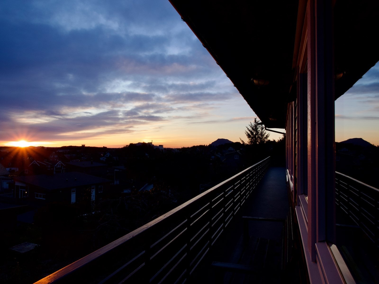 Her kan du nyte fine solnedgangar frå Stova eller uteplassen Galleribilde