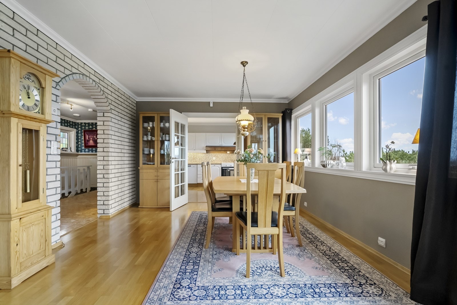 Legg merke til "portalen" ut til hall Galleribilde