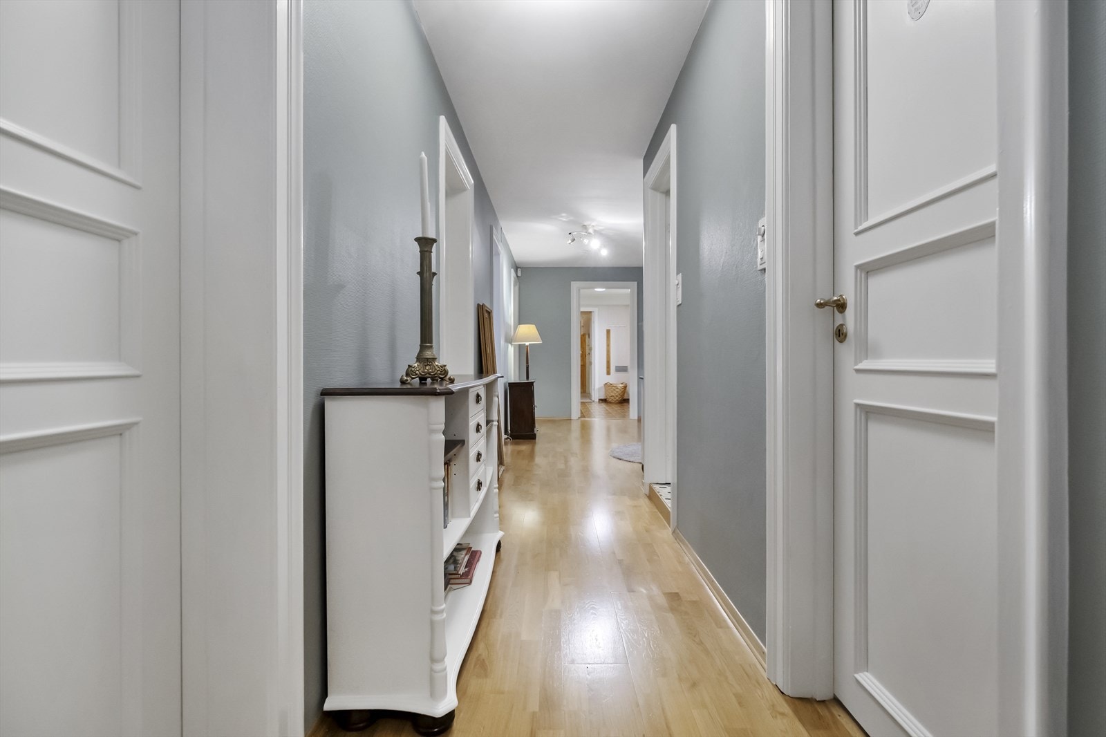 Gang i underetasjen Galleribilde