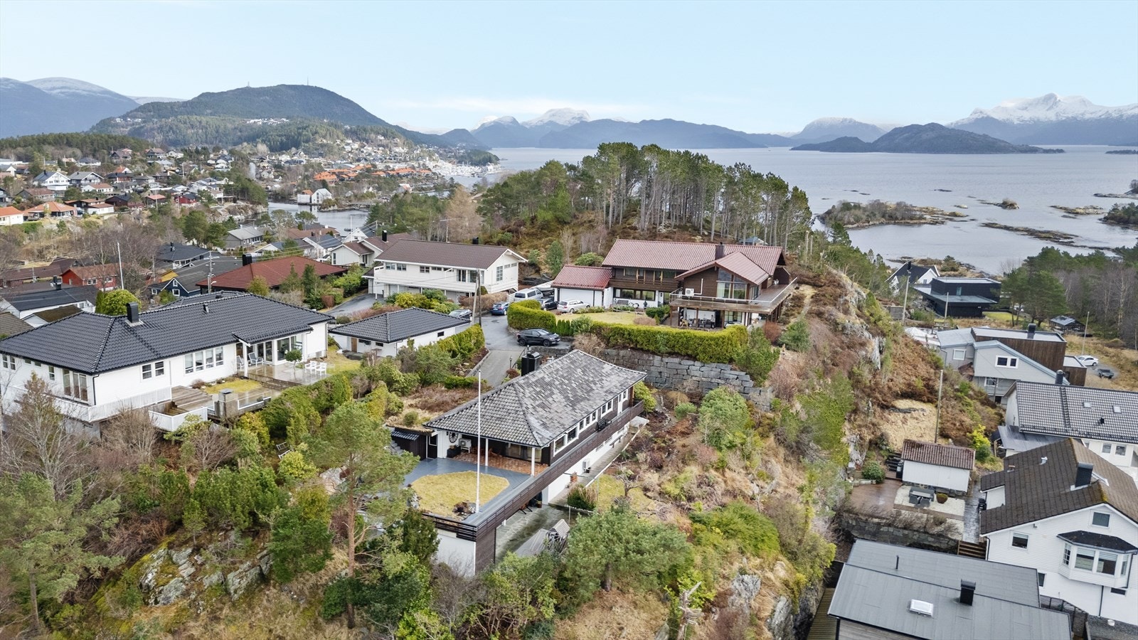 Boligen glir fint inn terrenget Galleribilde