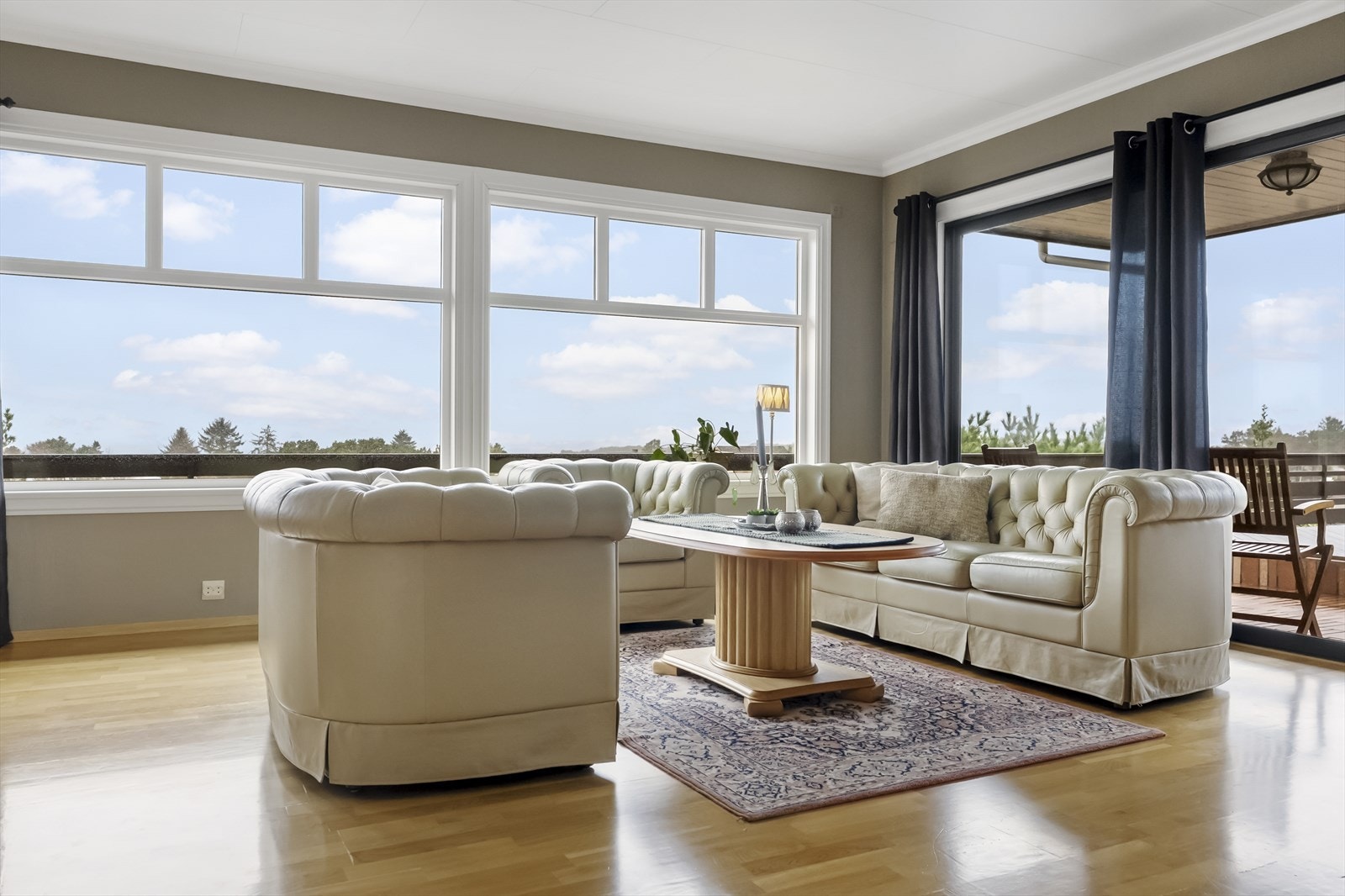 Varmekabler i alle rom (eksl. teknisk rom, boder og dusj ved badestove). Galleribilde