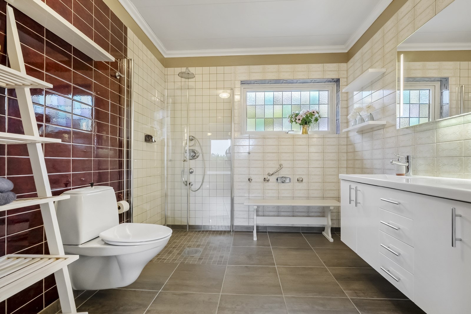 Frå soverommet går man inn til eige hovedbad Galleribilde