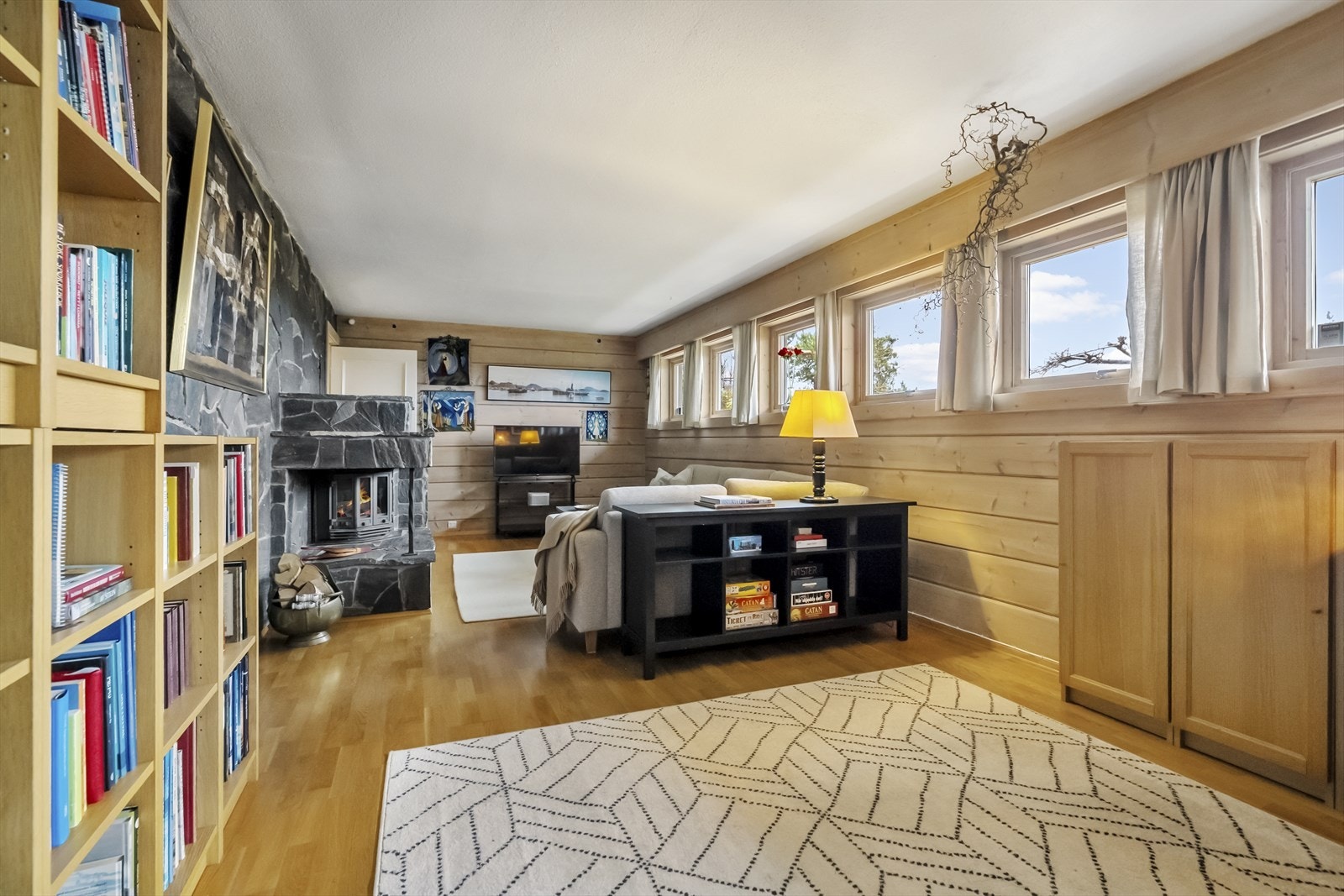 God plass til to soner. Her har det tidligare vært biljardbord Galleribilde