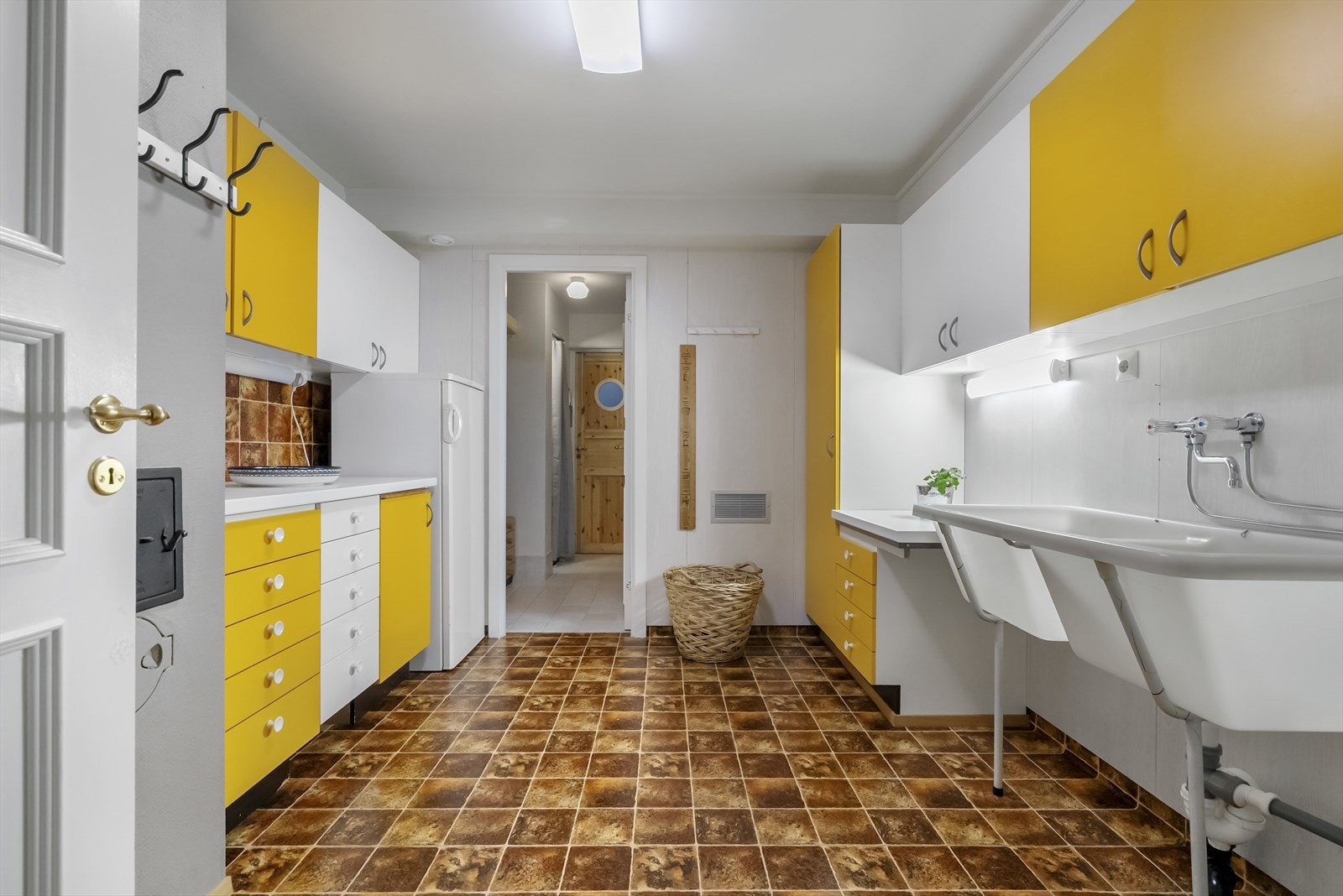 Stort vaskerom Galleribilde