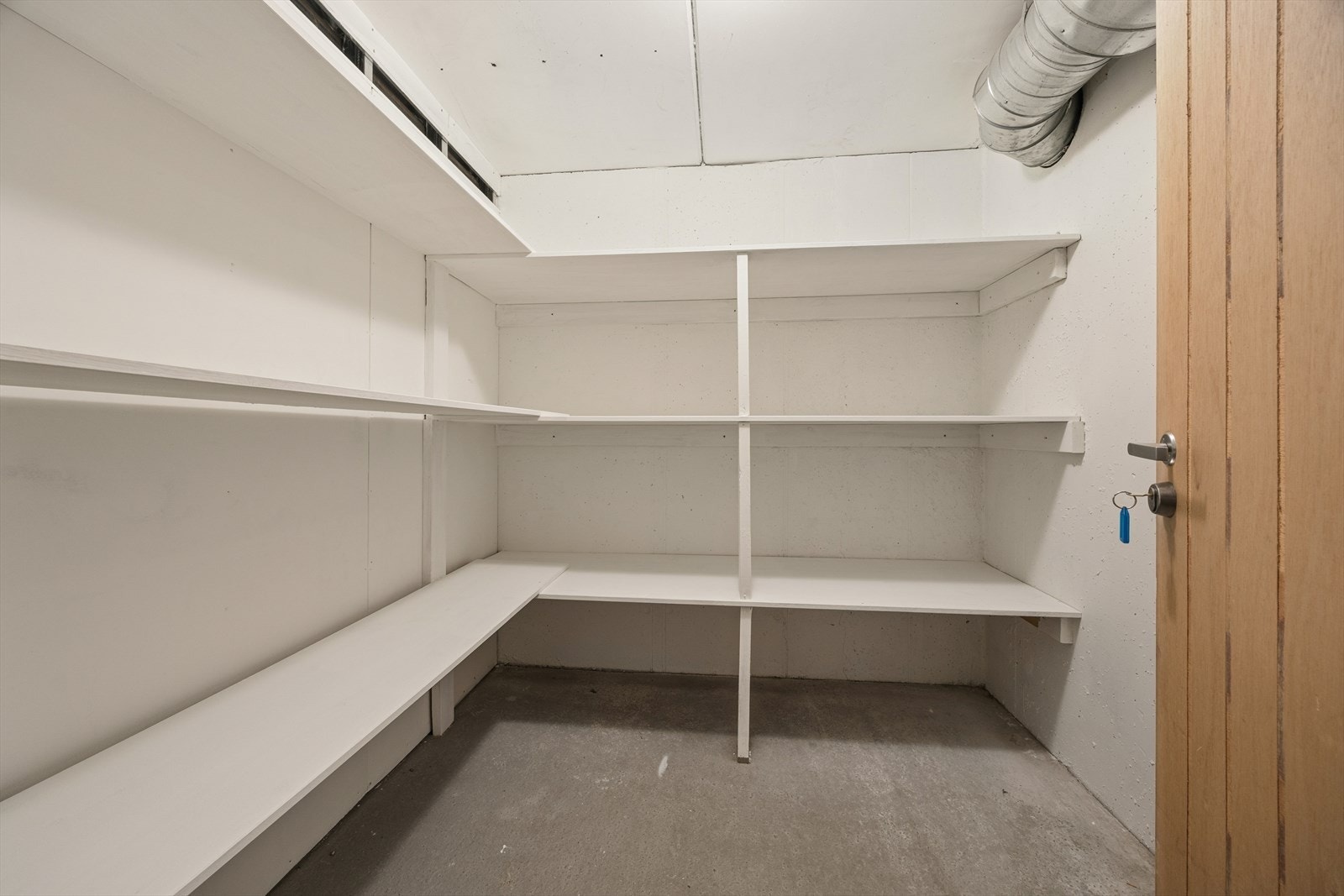 Tilhørende leiligheten er en bod på ca. 5 kvm beliggende i garasjeanlegget. Galleribilde
