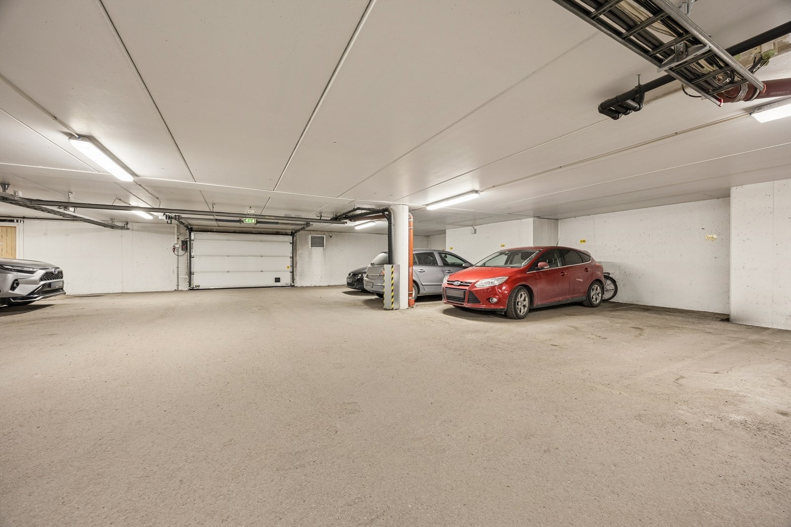 Det medfølger parkeringsplass i felles garasjeanlegg. Galleribilde