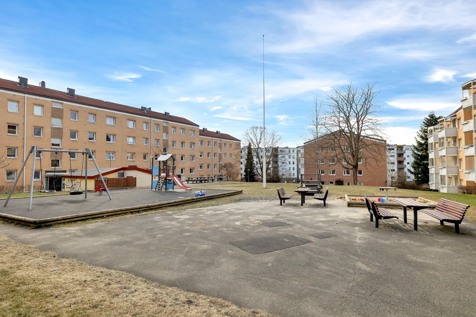 Området er barnevennlig med lekeplass for de små. Galleribilde