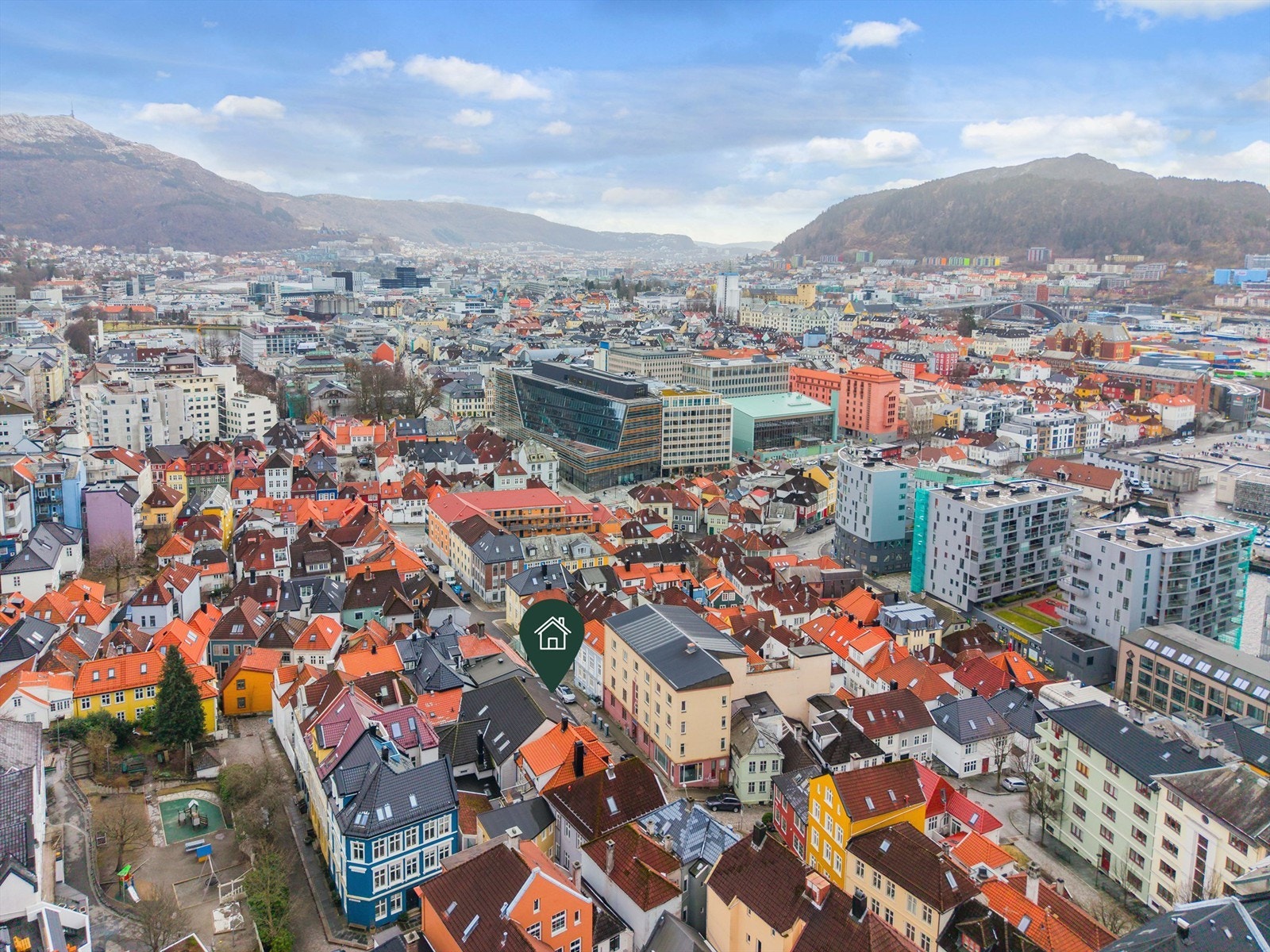 Alle de store studieinstitusjonene ligger en spasertur unna - Ulike fakulteter til både HVL, BI og UiB, samt studentsenteret. Galleribilde