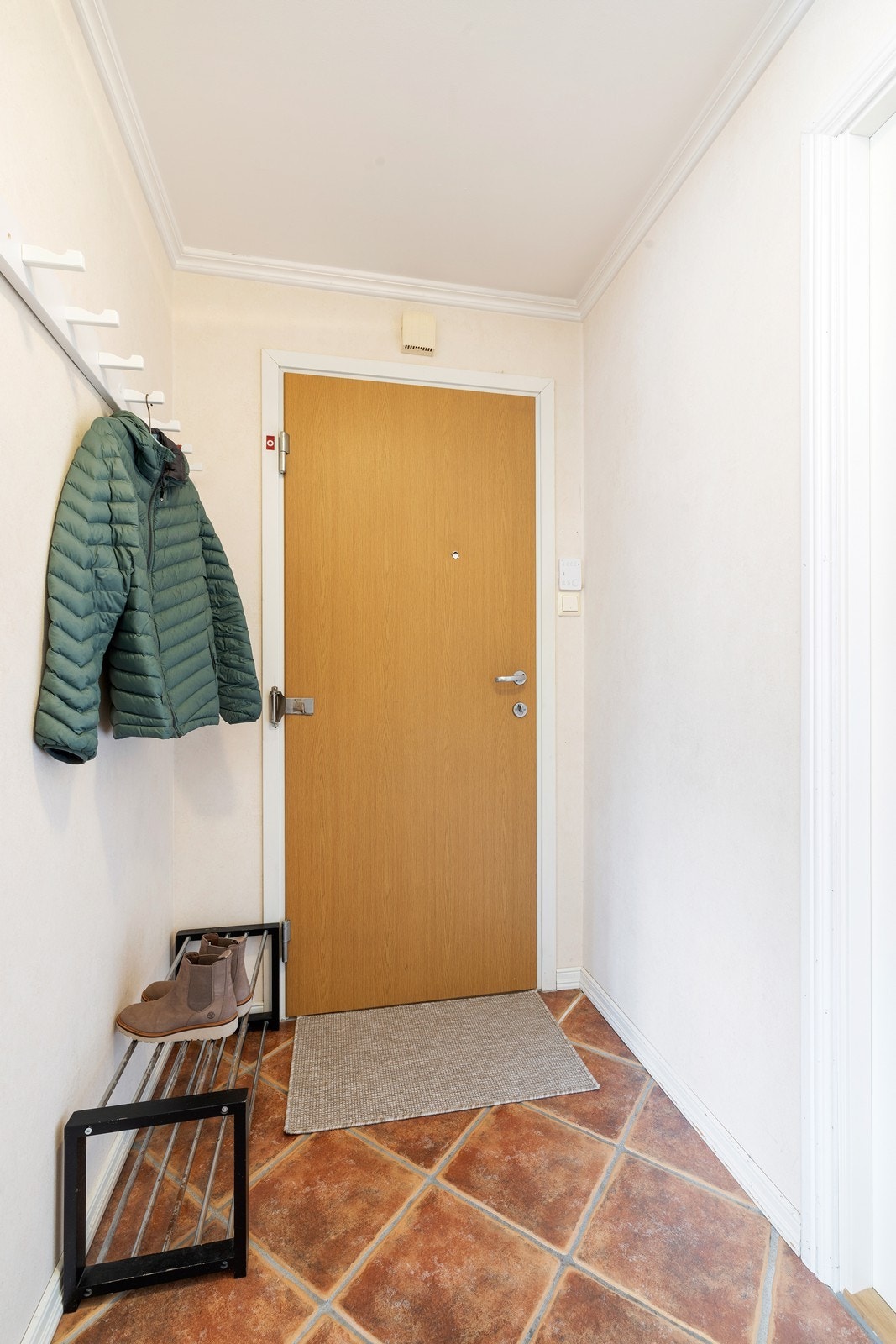 God plass til å henge fra seg i inngangspartiet. Galleribilde
