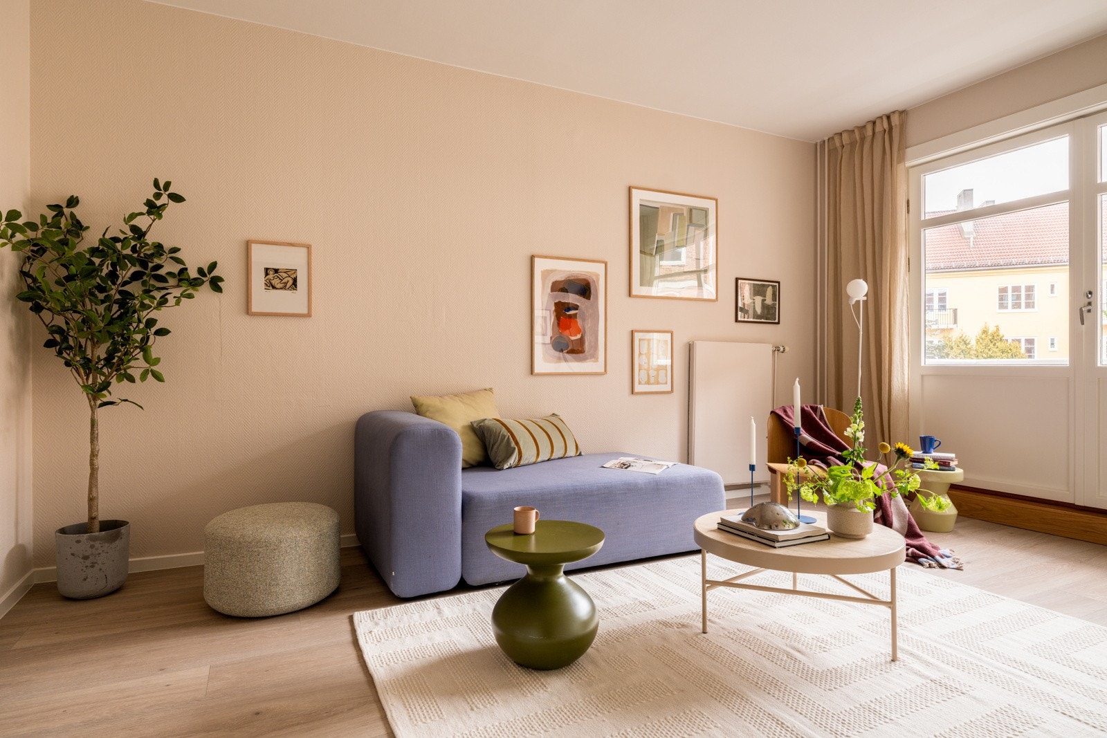 En lys og pen 1-roms leilighet mot rolig bakgård uten biltrafikk. Galleribilde