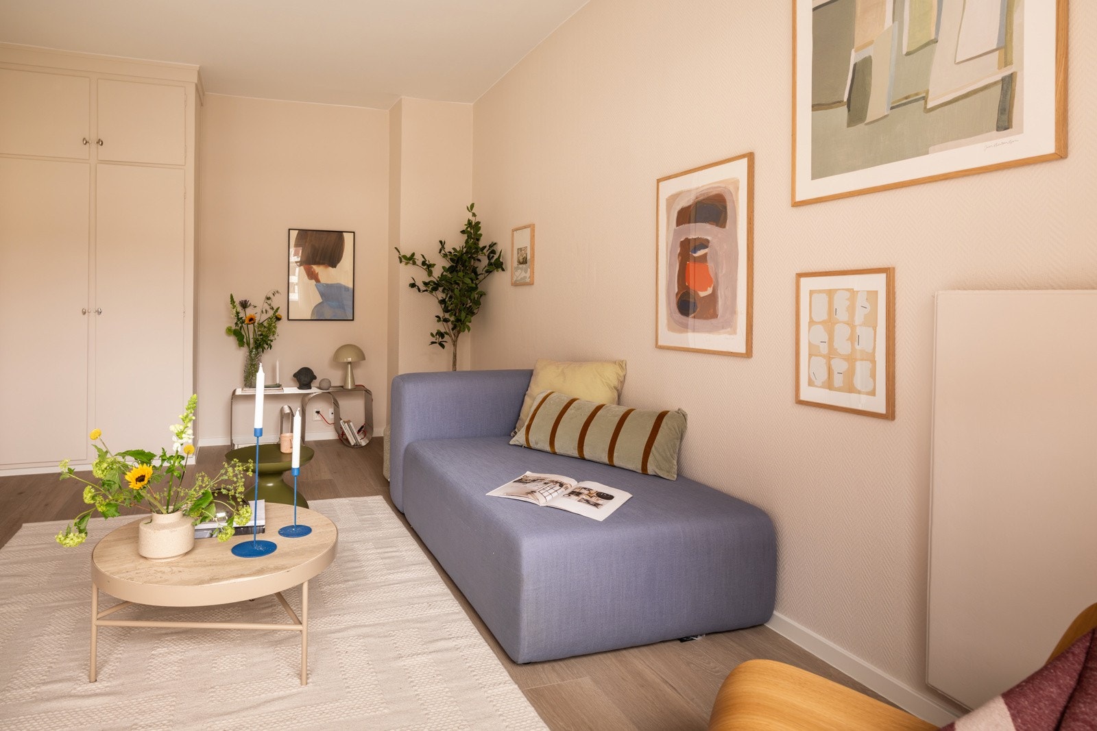 Leiligheten holdes god og lun på vinterstid med vannbåren varme (elektrokjel) til radiatorer. Galleribilde