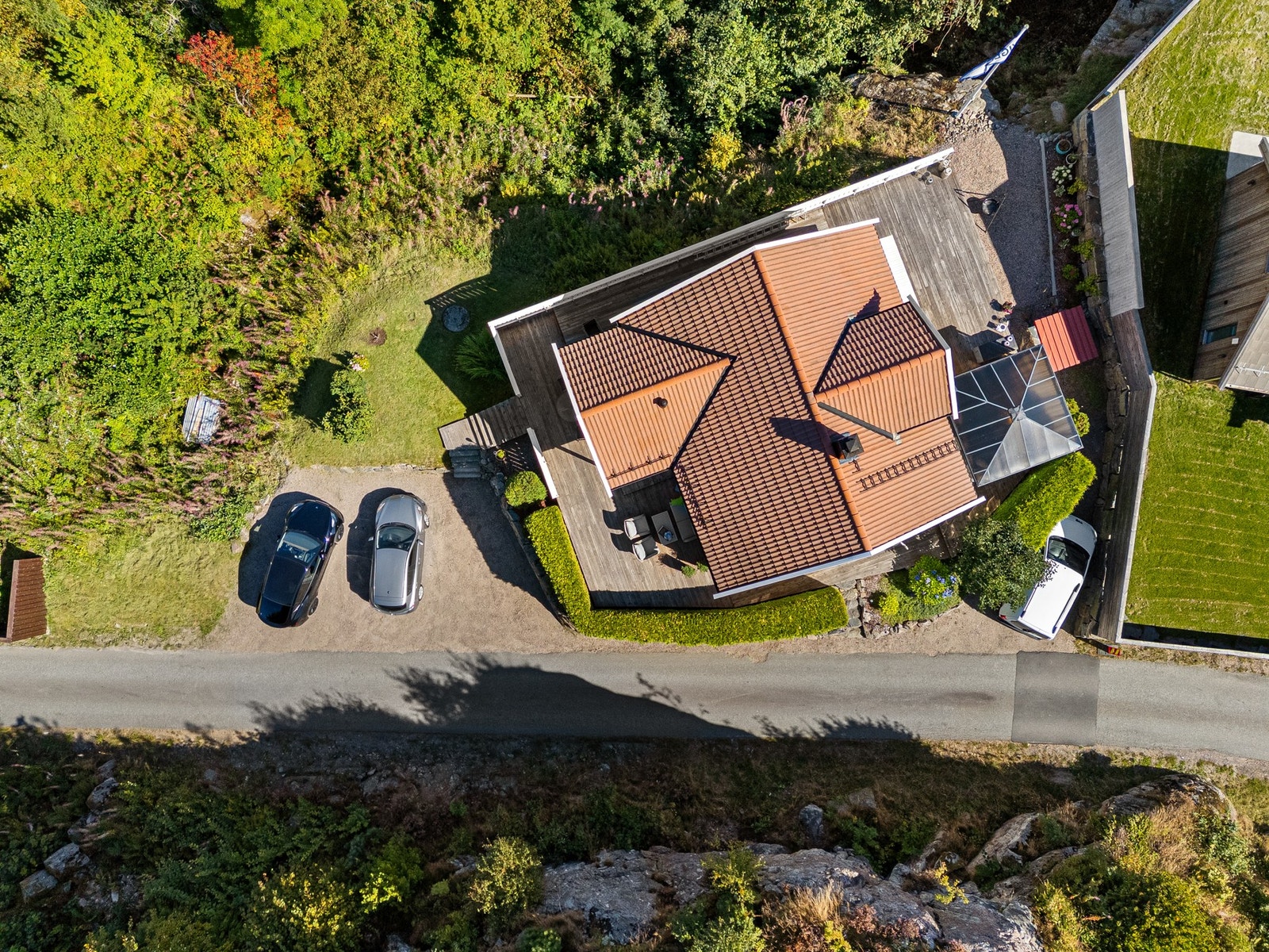 Dronebilde over hytten Galleribilde