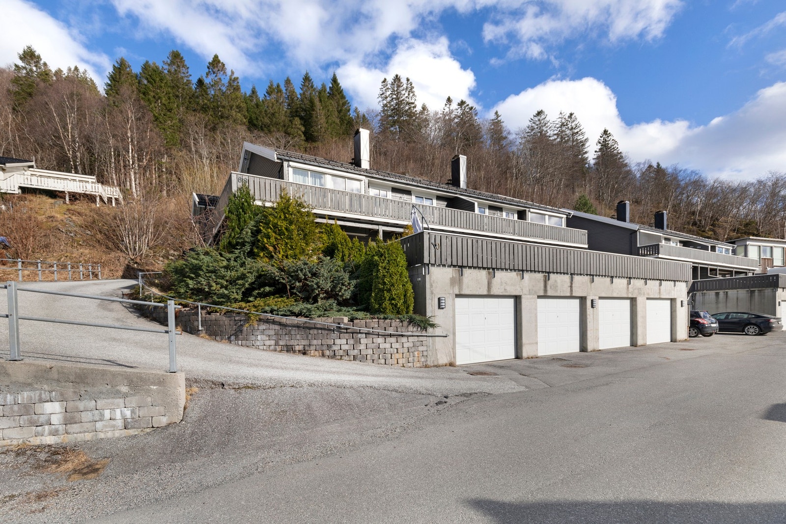 Leiligheten disponerer en garasjeplass i felles garasjeanlegg. Galleribilde