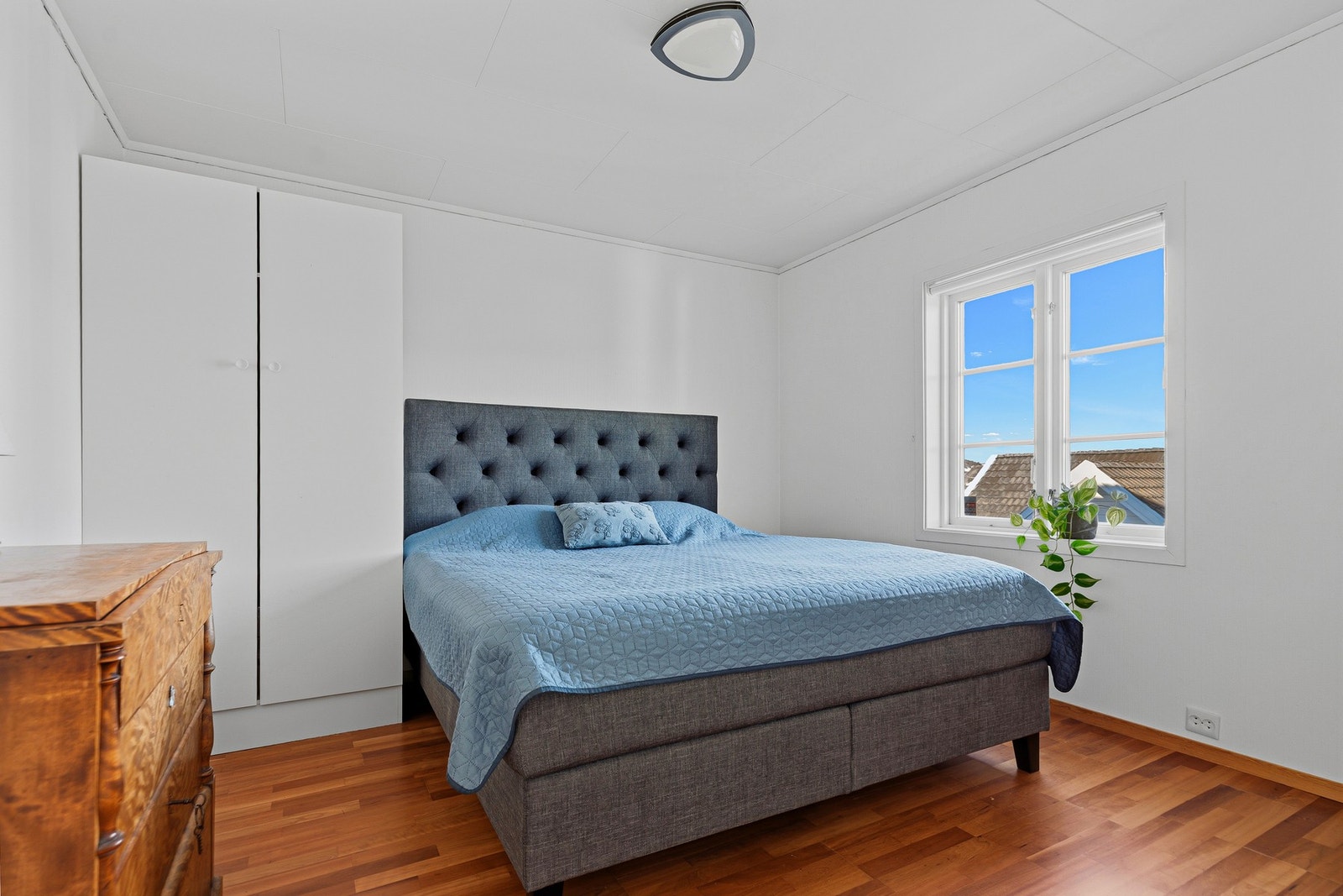 Det er to gode soverom i underetasjen Galleribilde