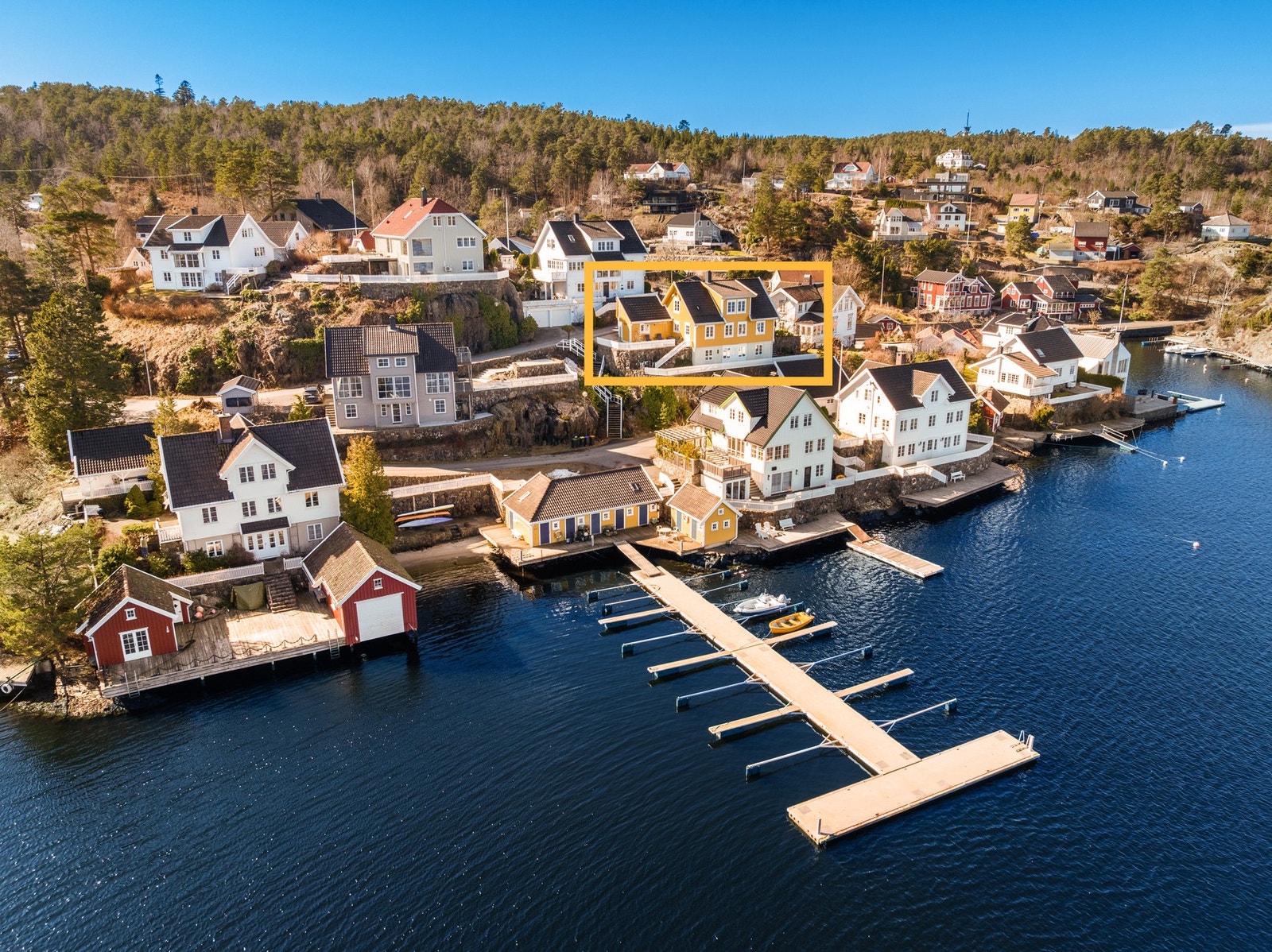 Velkommen til Slaabervig 39 - En nydelig perle av en eiendom beliggende med sjøen som nærmeste nabo Galleribilde