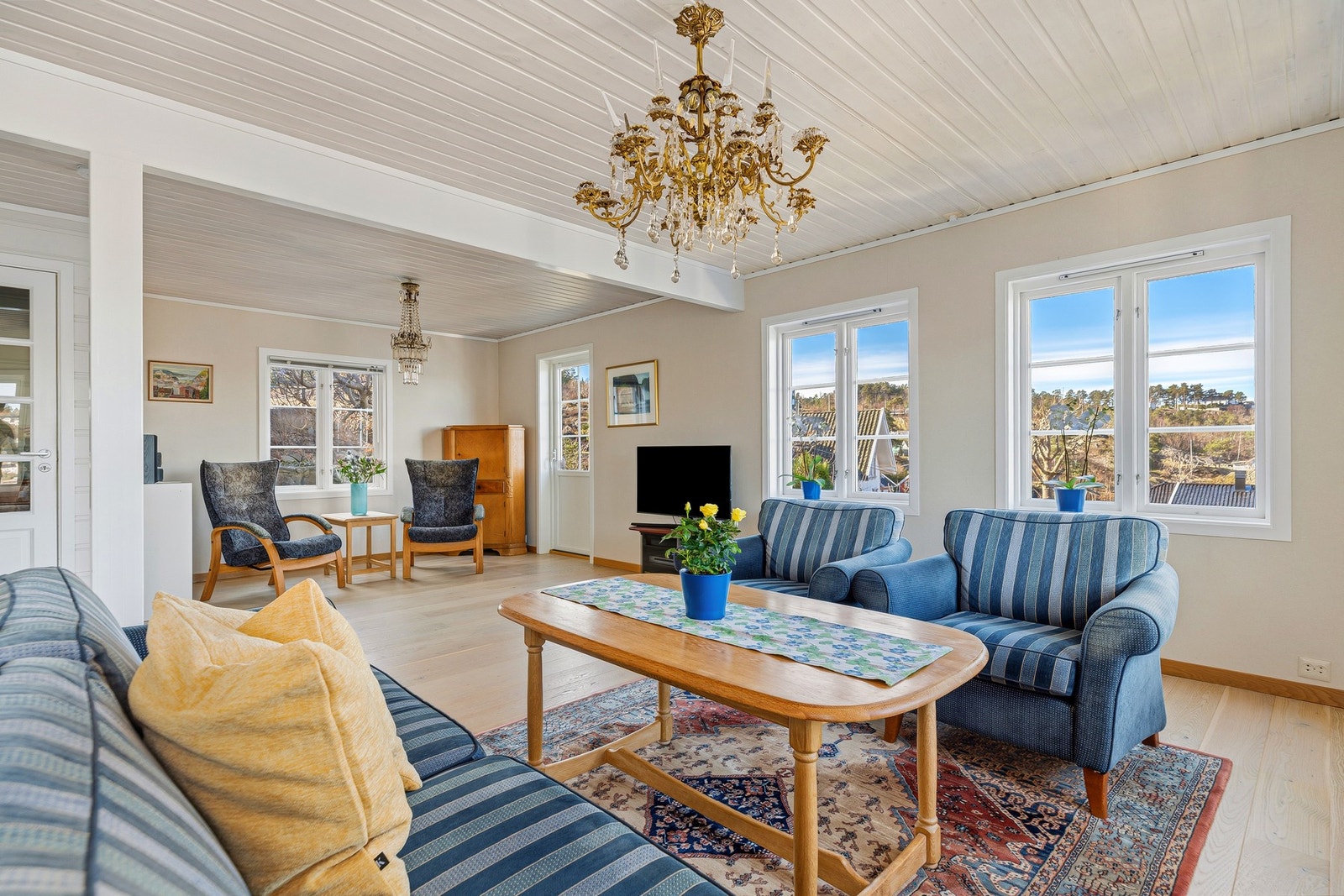 Vinduer i tre himmelretninger gir flotte lysforhold gjennom dagen Galleribilde