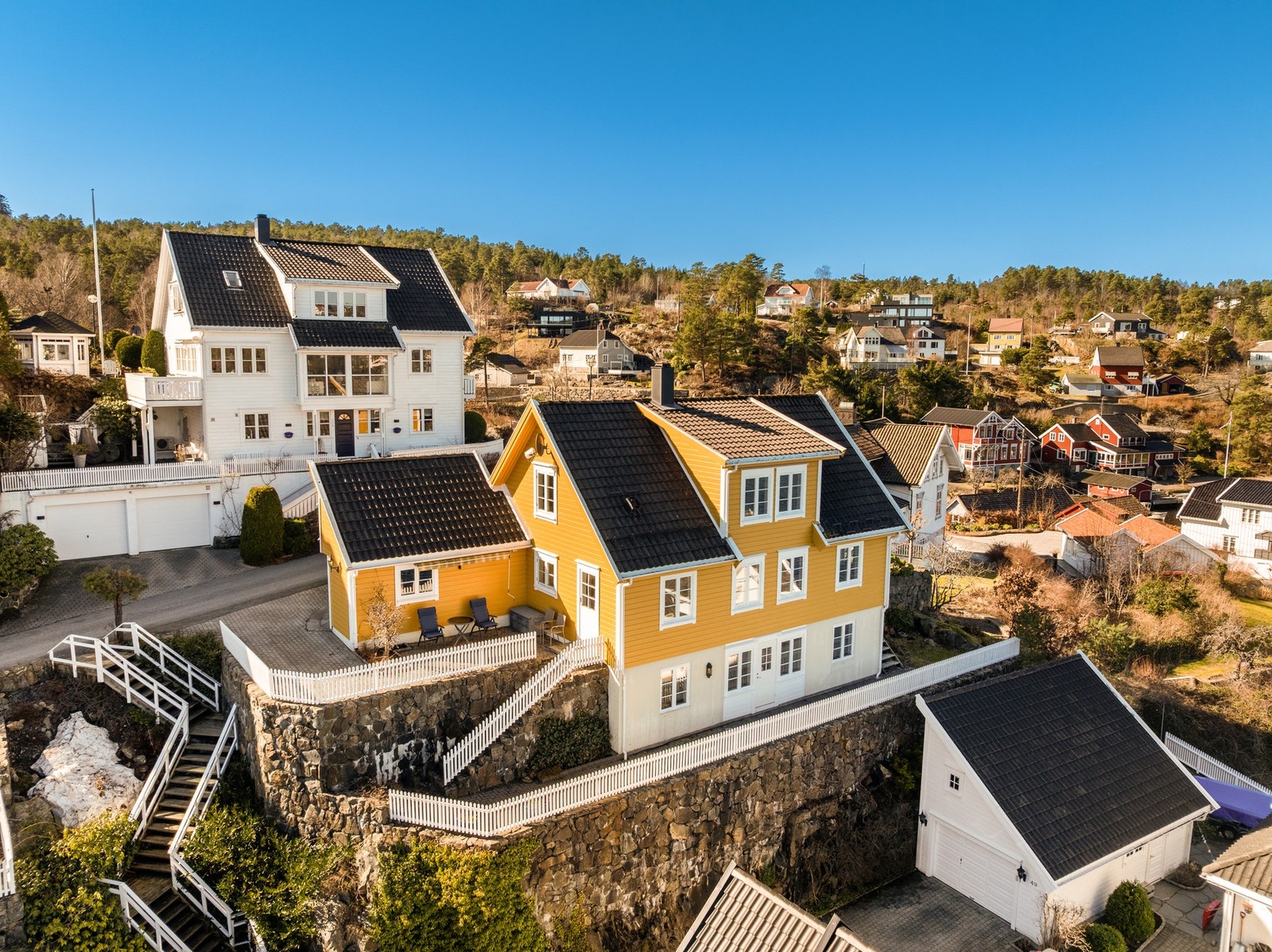 Her bor du høyt og fritt med panorama sjøutsikt Galleribilde