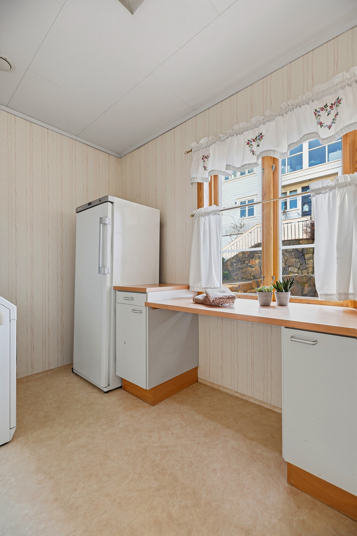 Eget vaskerom i tilknytning til entré og kjøkken Galleribilde