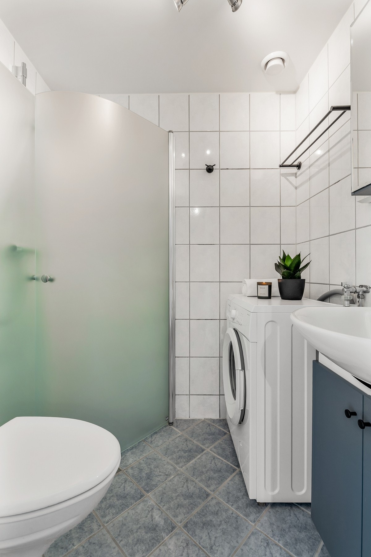 I tillegg er det opplegg for vaskemaskin på badet Galleribilde