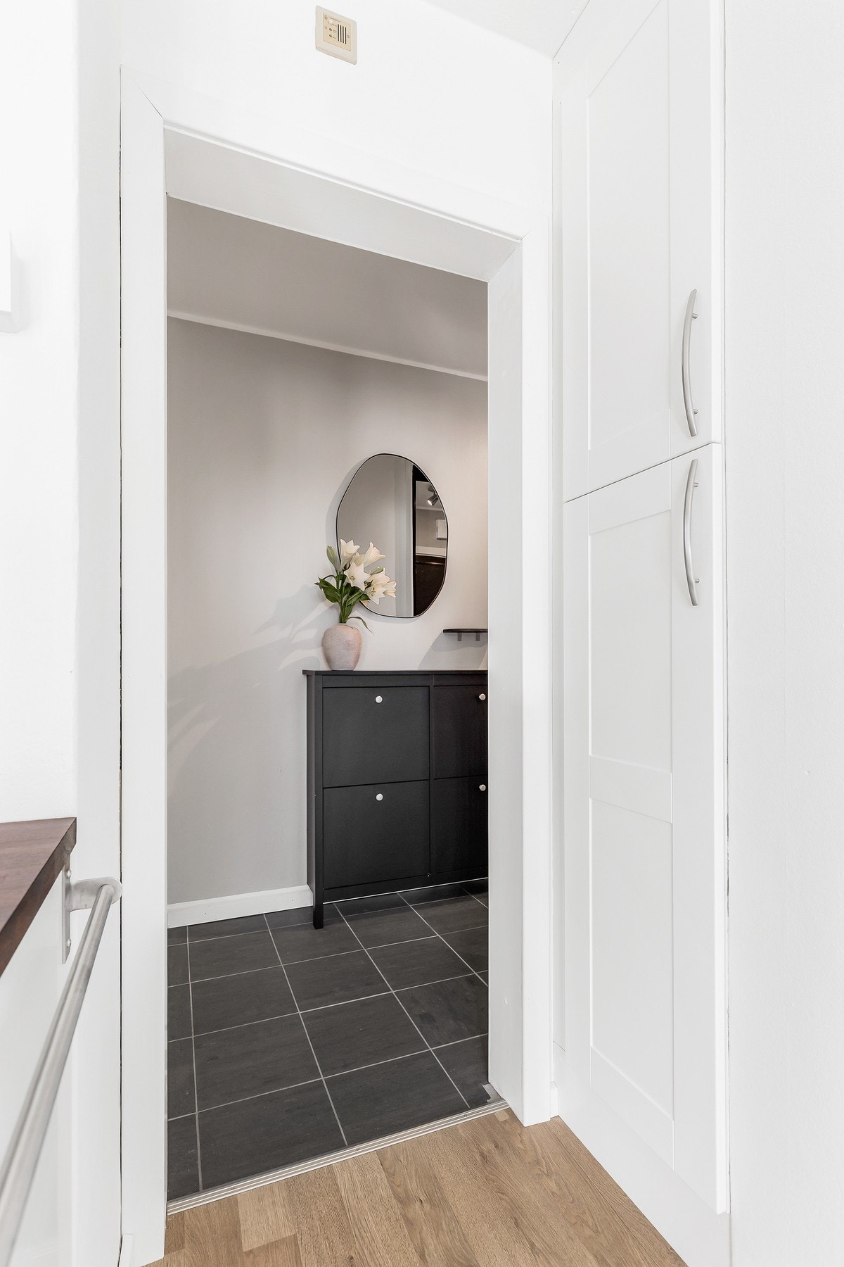 I tilknytning til kjøkkenet er det også praktisk med skapplass for lagring Galleribilde