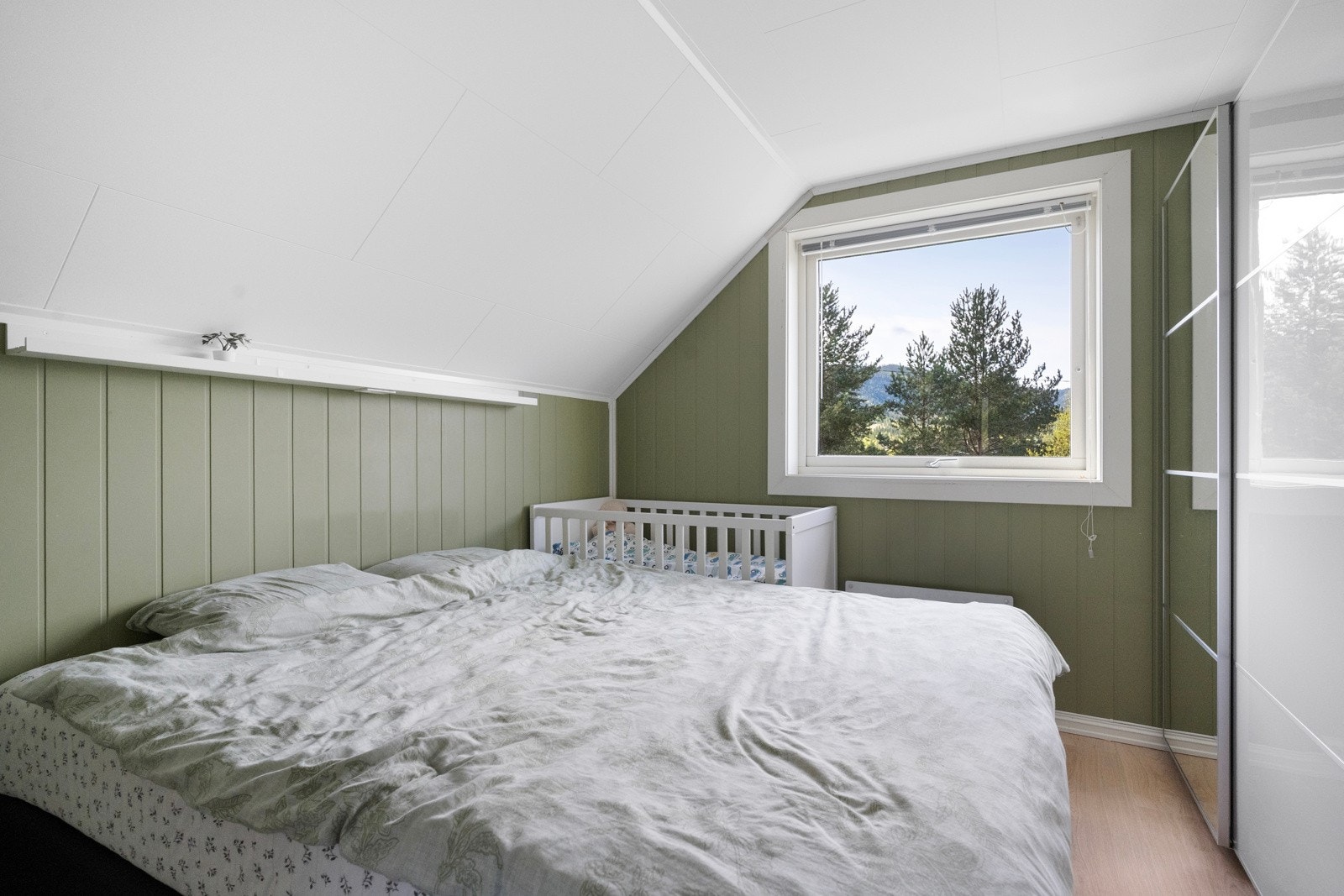 Boligen har 3 soverom i 2.etasje Galleribilde