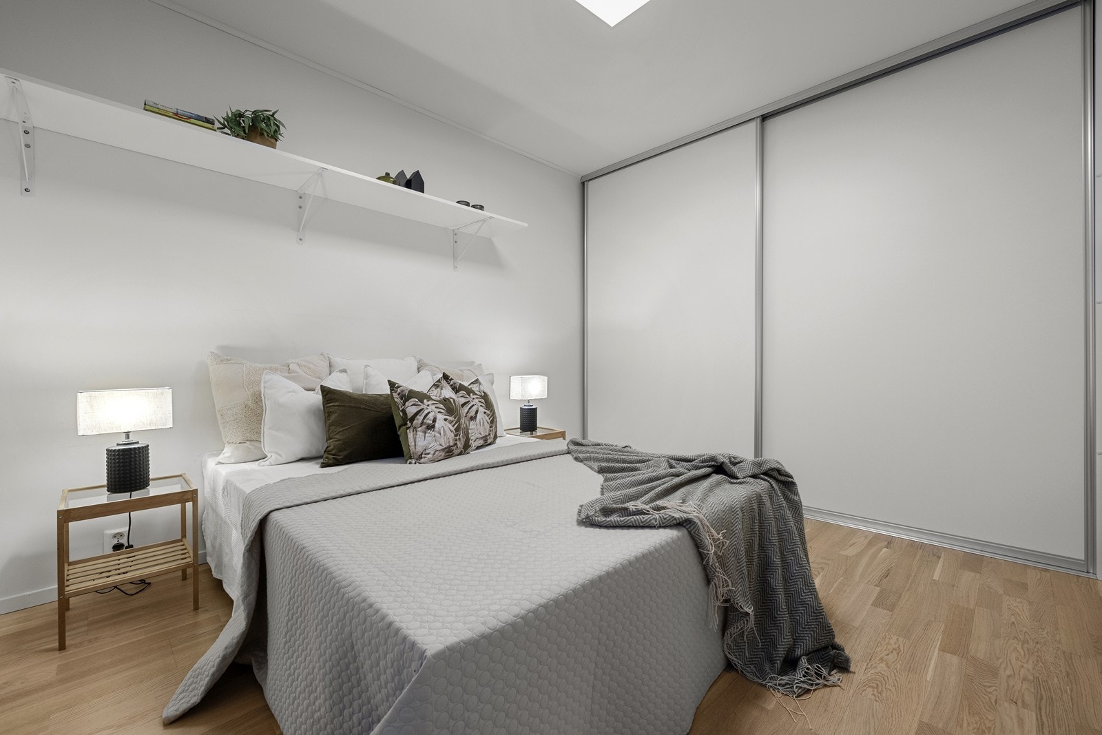 En praktisk og komfortabel soverom med gode innredningsmuligheter. Galleribilde