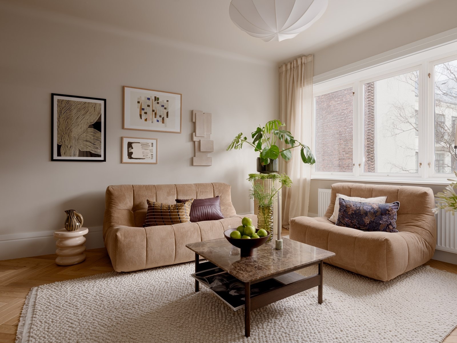 Boligen er ombygget og vesentlig oppgradert i 2026, med blant annet nytt bad, ny kjøkkeninnredning, nytt røropplegg og et betydelig oppgradert elektrisk anlegg. Galleribilde