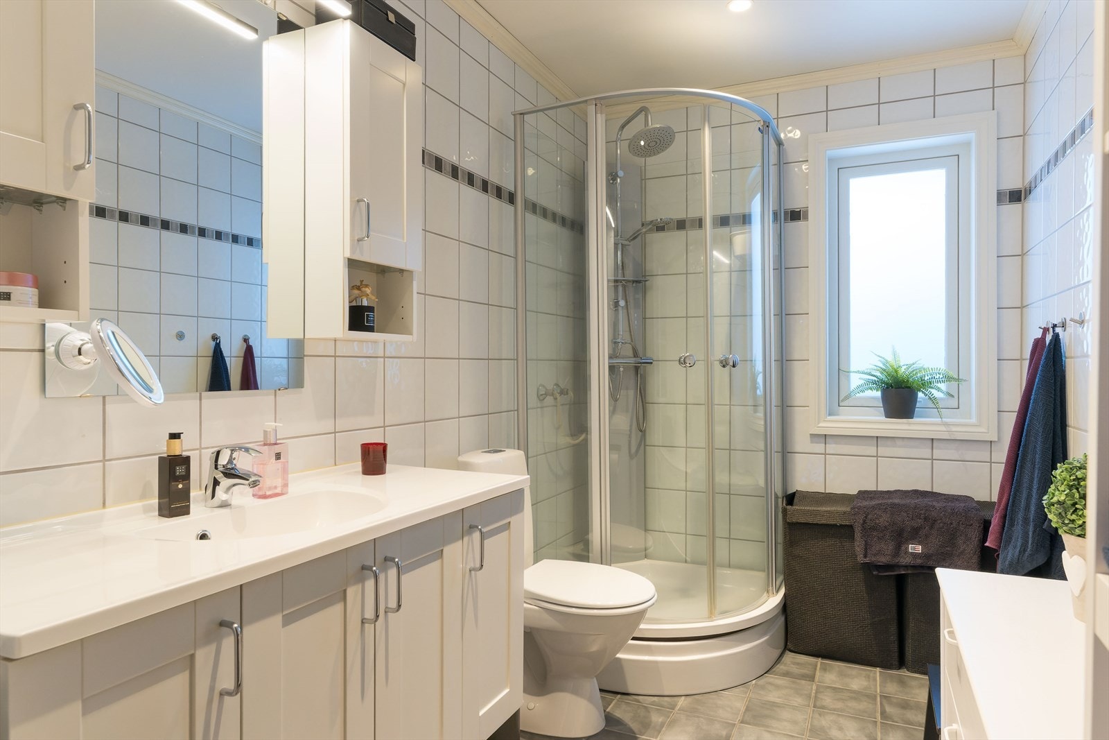 Delikat og romslig bad Galleribilde