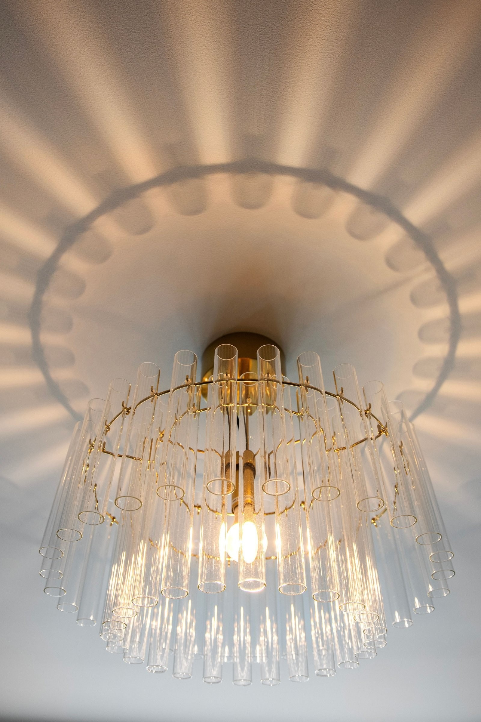Dimbar lampe fra bryter og app Galleribilde
