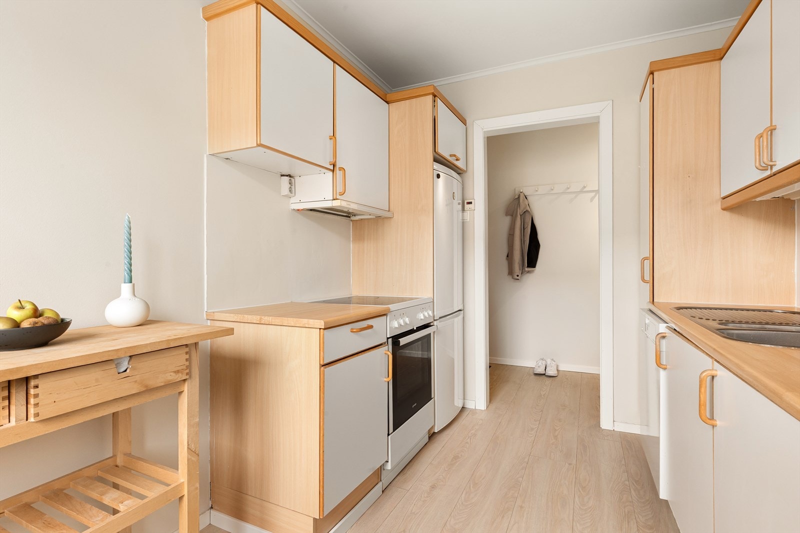 Kjøkkenet har inngang fra entré/gang. Galleribilde