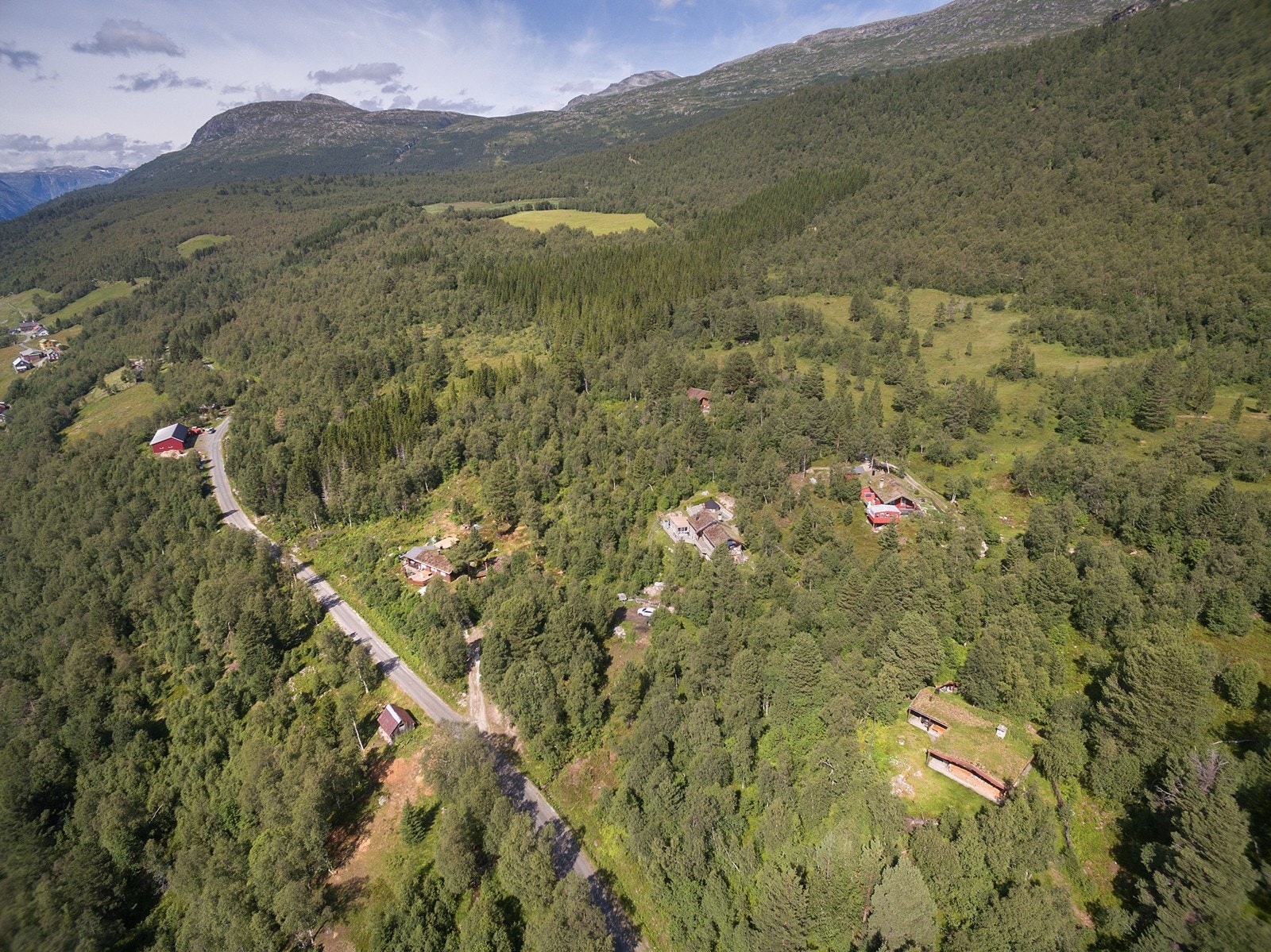 Det er totalt 12 hyttetomter til salgs. Galleribilde