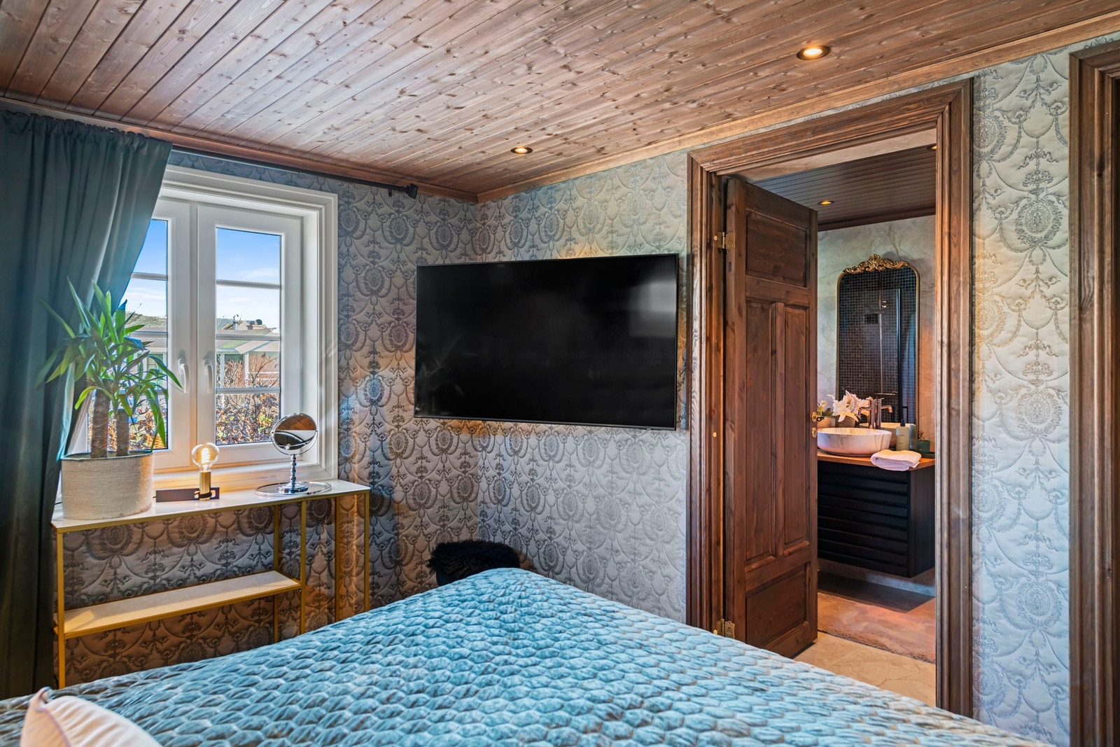 Hovedsoverommet har eget privat bad. Galleribilde